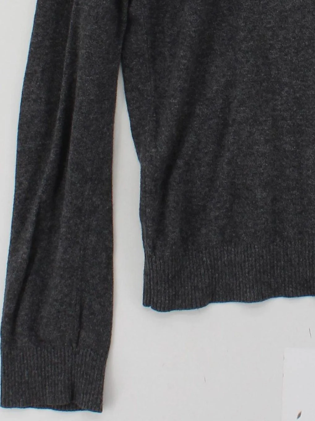 Abercrombie & Fitch Men's Jumper M Grey Cotton with Cashmere V-Neck Pullover - Image 4