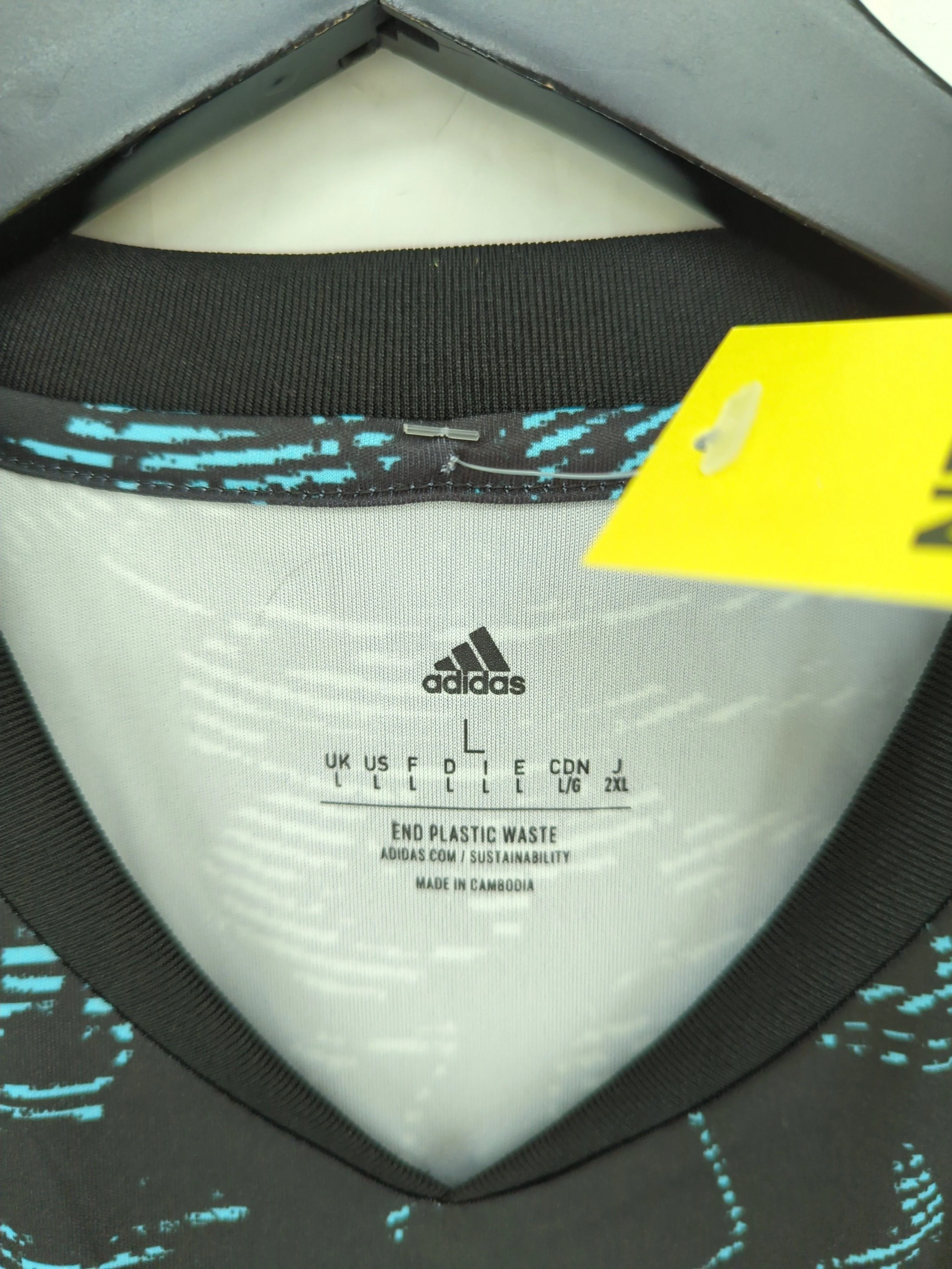 Adidas Men's T-Shirt L Black 100% Polyester V-Neck Basic New with tags - Image 5