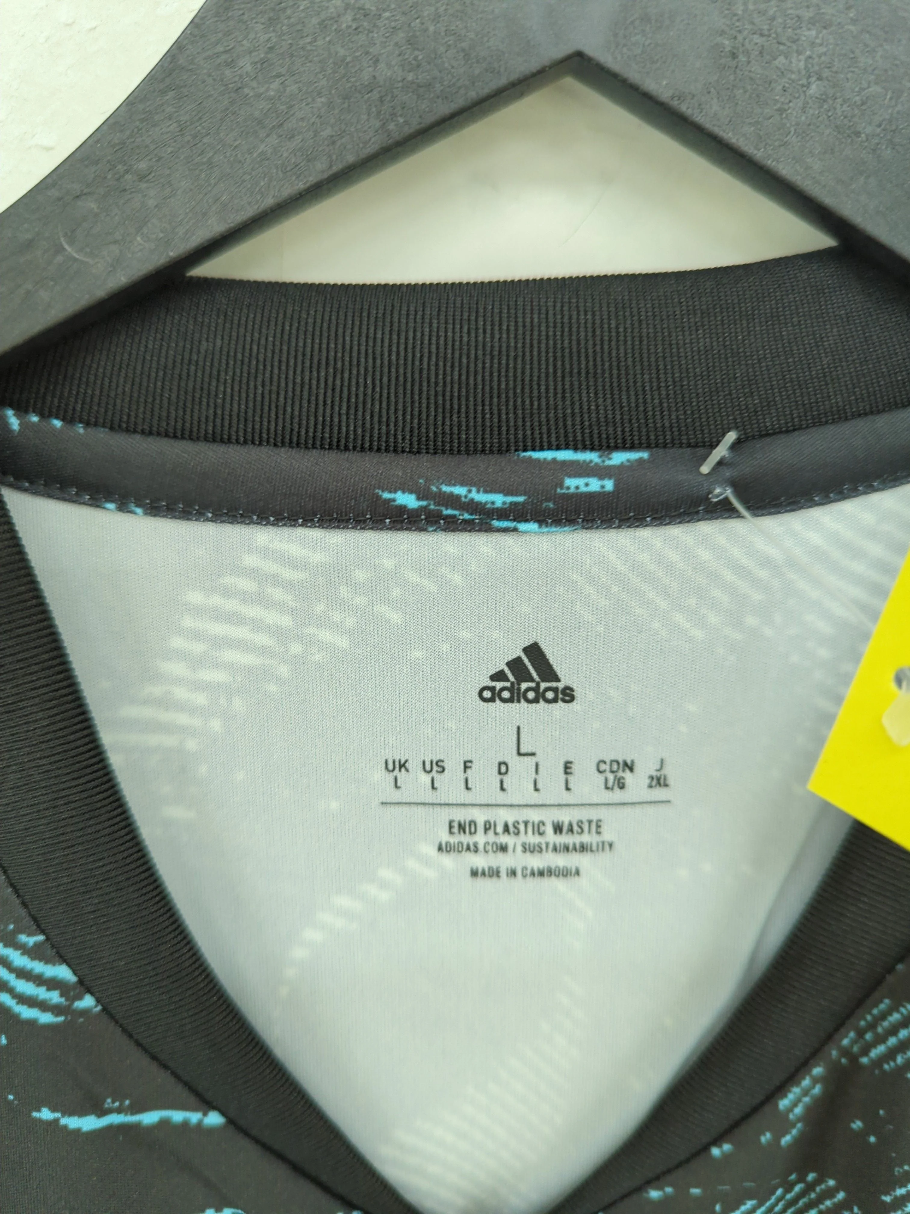 Adidas Men's T-Shirt L Black 100% Polyester V-Neck Basic New with tags - Image 5