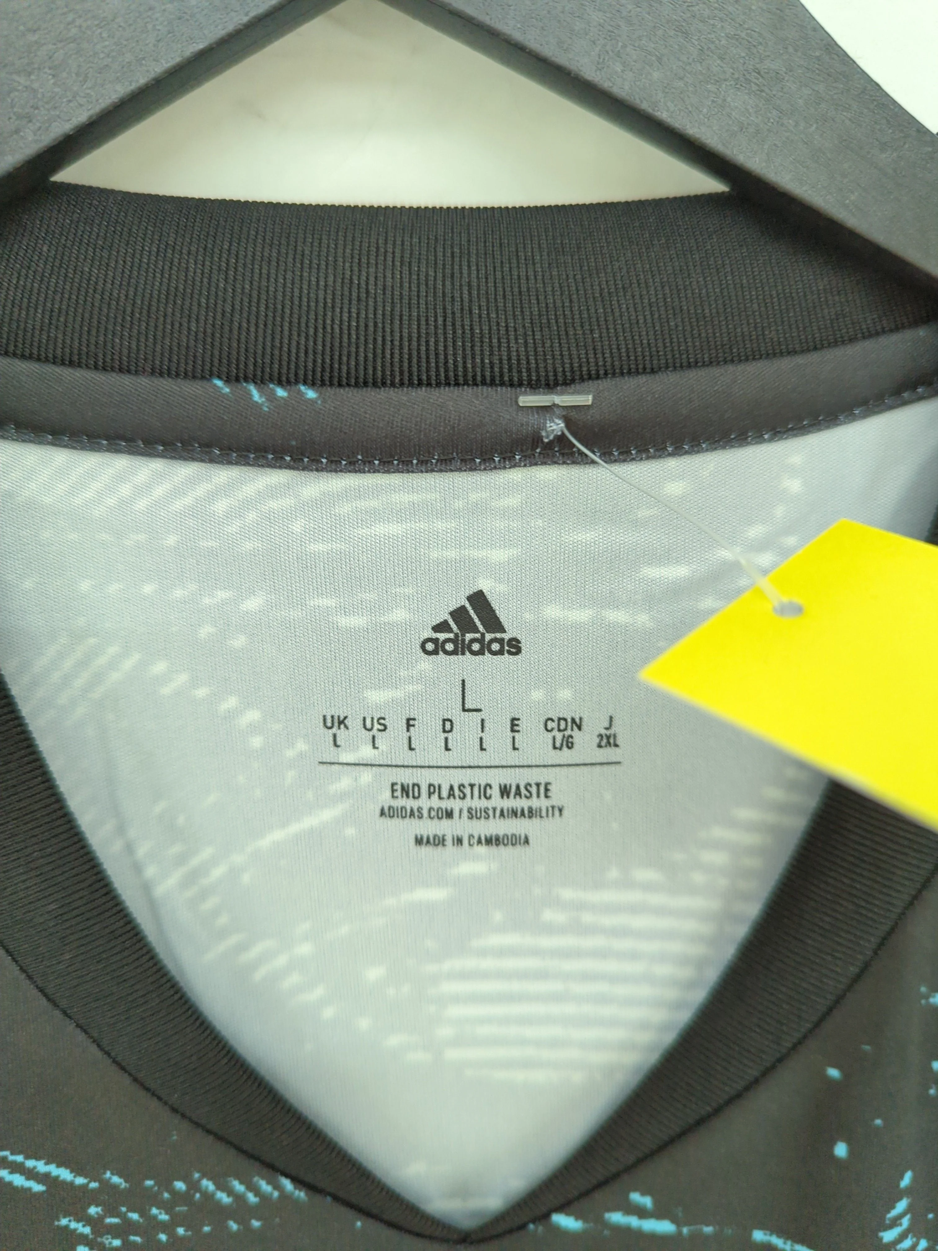 Adidas Men's T-Shirt L Black 100% Polyester V-Neck Basic New with tags - Image 5