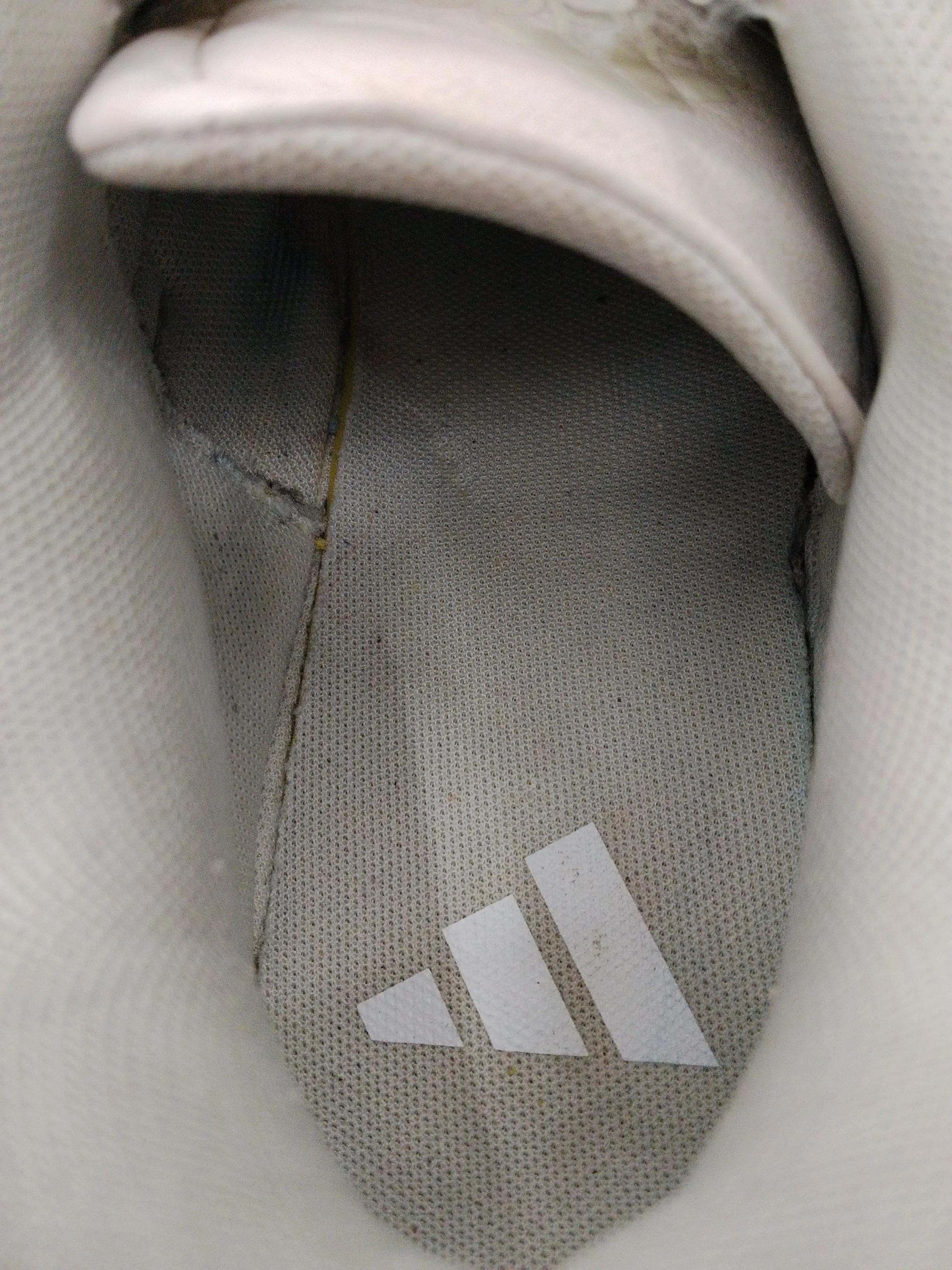 Adidas Women's Trainers EU41.5 in Cream - Image 6