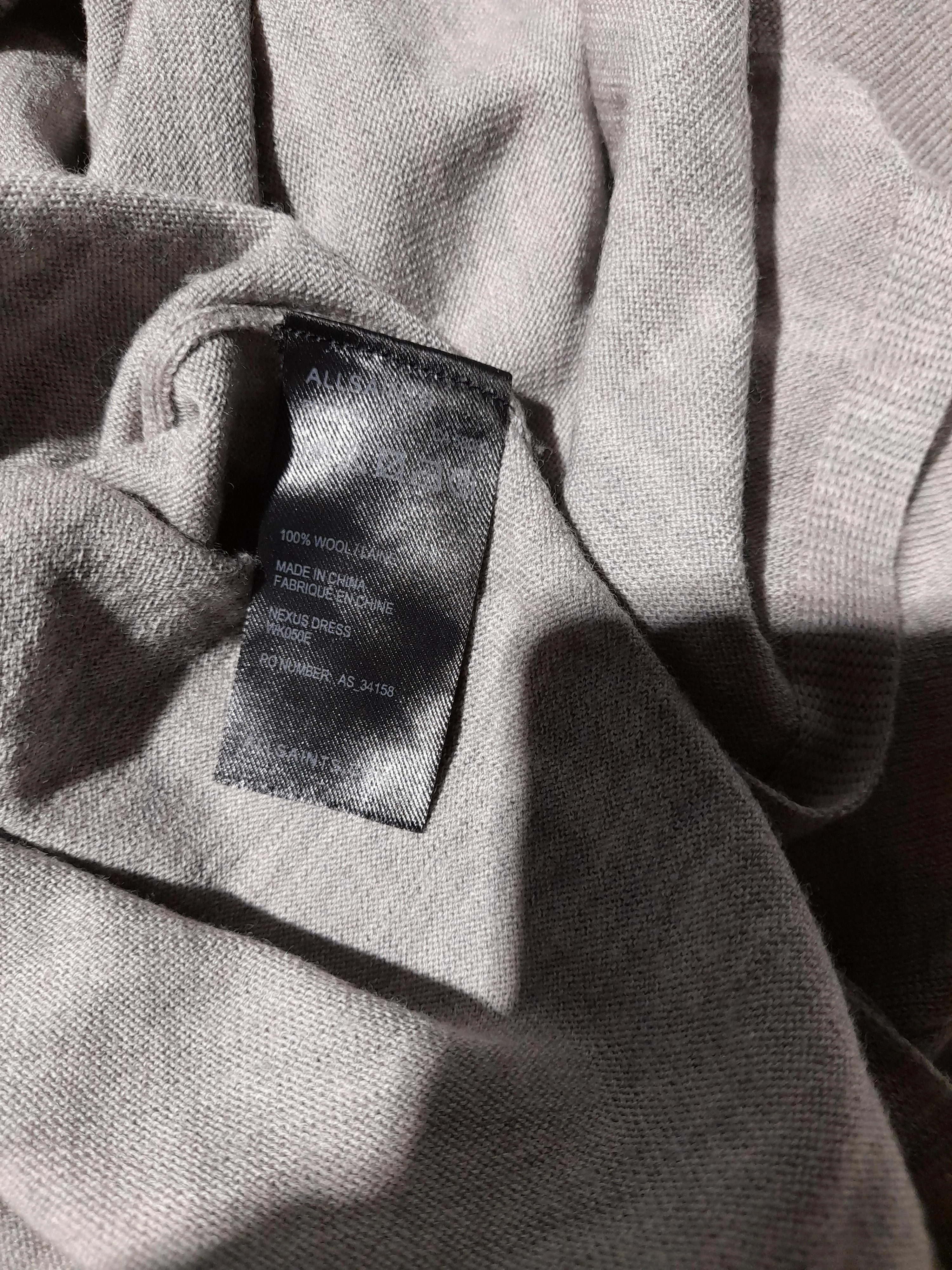 AllSaints Women's Top M Grey 100% Wool Short Sleeve V-Neck Basic - Image 7