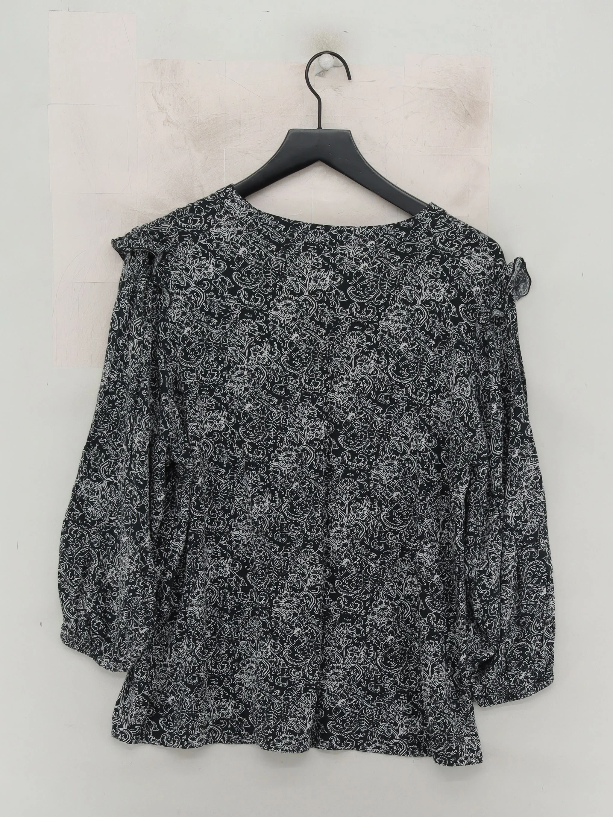 And/or Women's Top L Black Paisley 100% Viscose Long Sleeve Round Neck Basic - Image 2