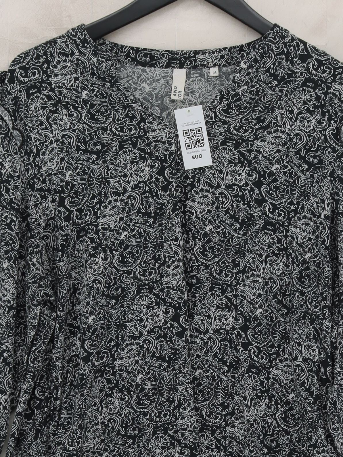 And/or Women's Top L Black Paisley 100% Viscose Long Sleeve Round Neck Basic - Image 3