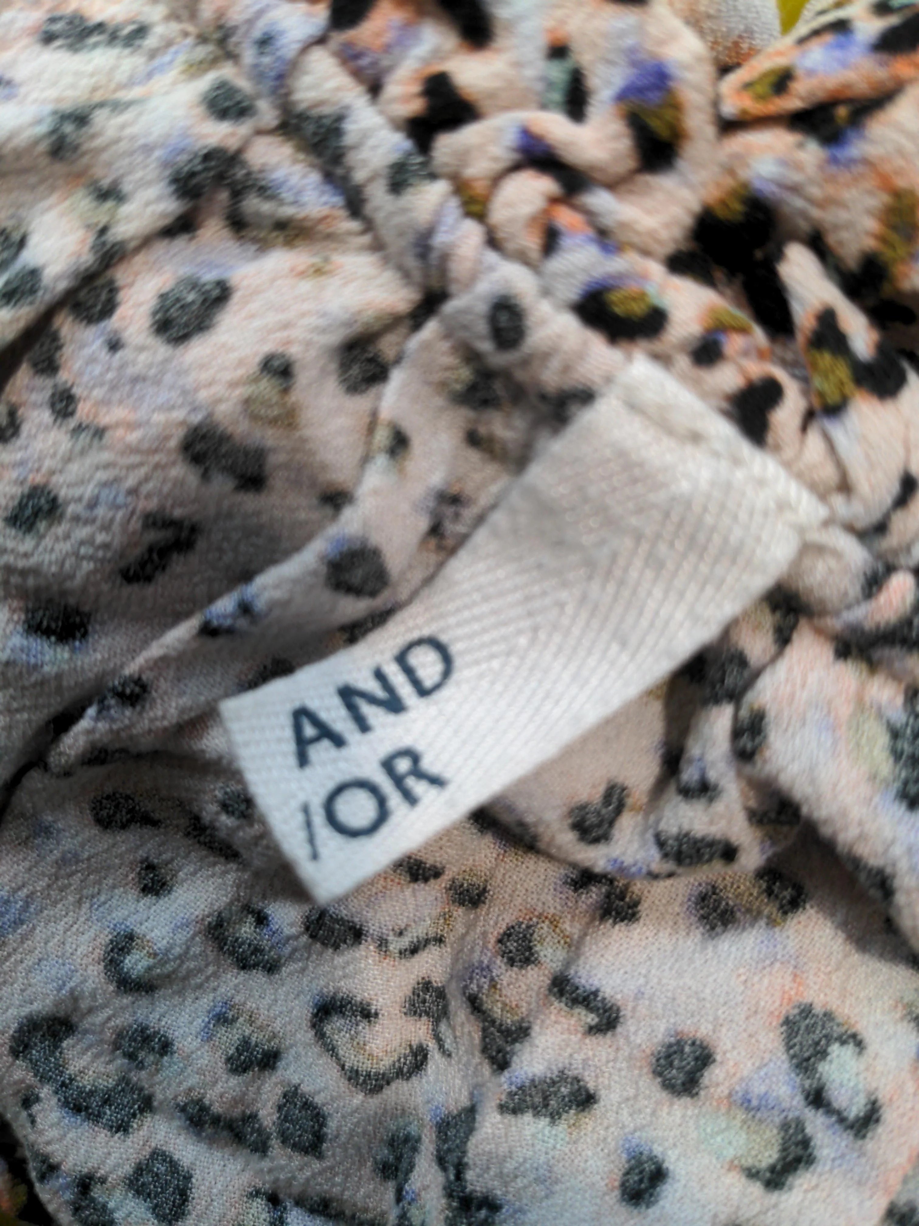 And/or Women's Top UK 8 Multi Animal Print 100% Viscose Long Sleeve V-Neck Basic - Image 5