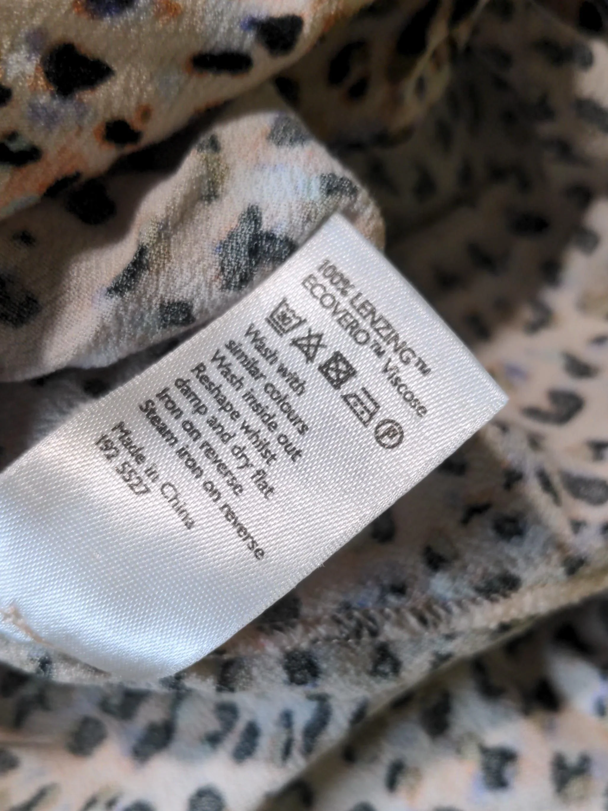 And/or Women's Top UK 8 Multi Animal Print 100% Viscose Long Sleeve V-Neck Basic - Image 6