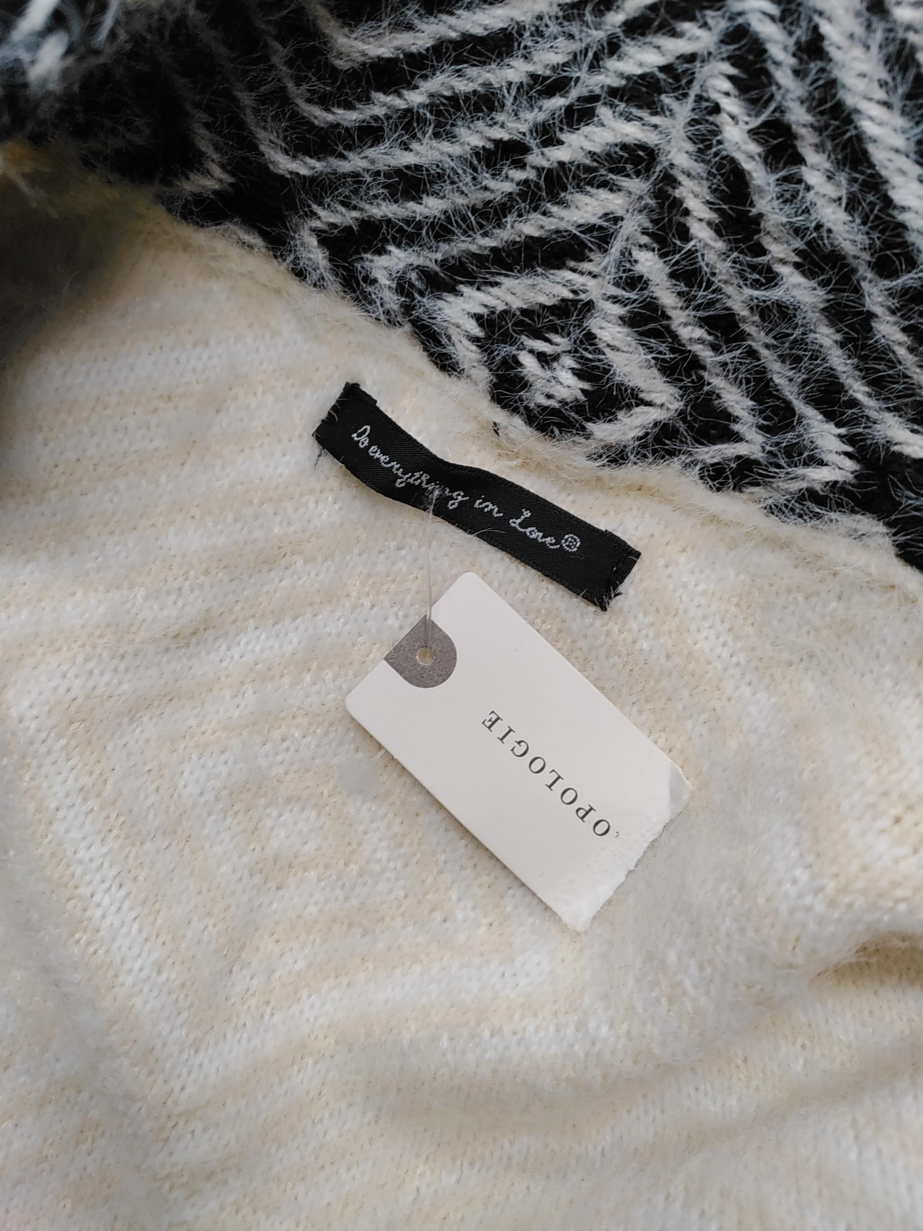 Anthropologie Women's Cardigan Cream Geometric 100% Acrylic V-Neck Cardigan - Image 5