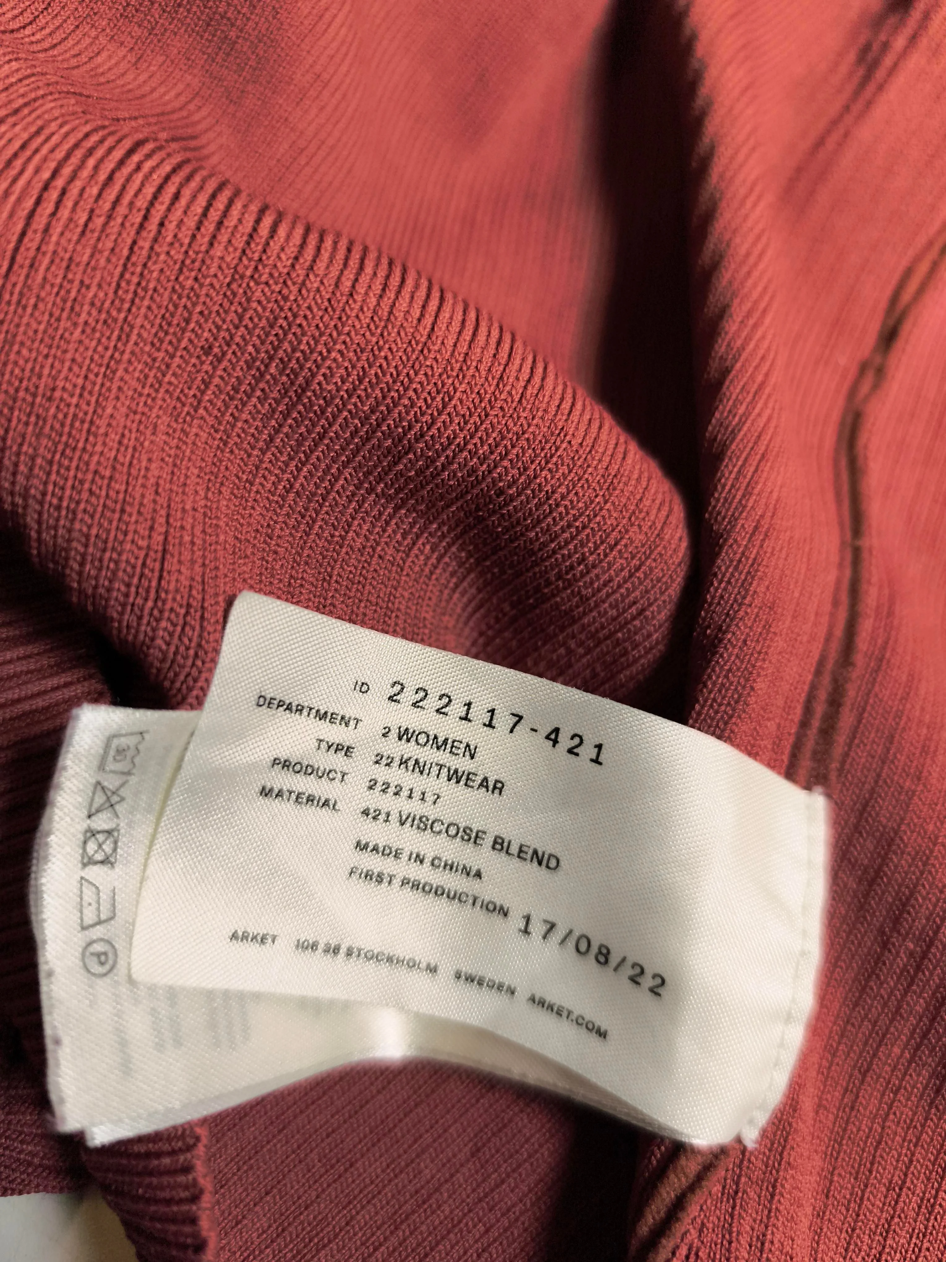 Arket Women's Top XS Red 100% Viscose Long Sleeve V-Neck Basic - Image 6