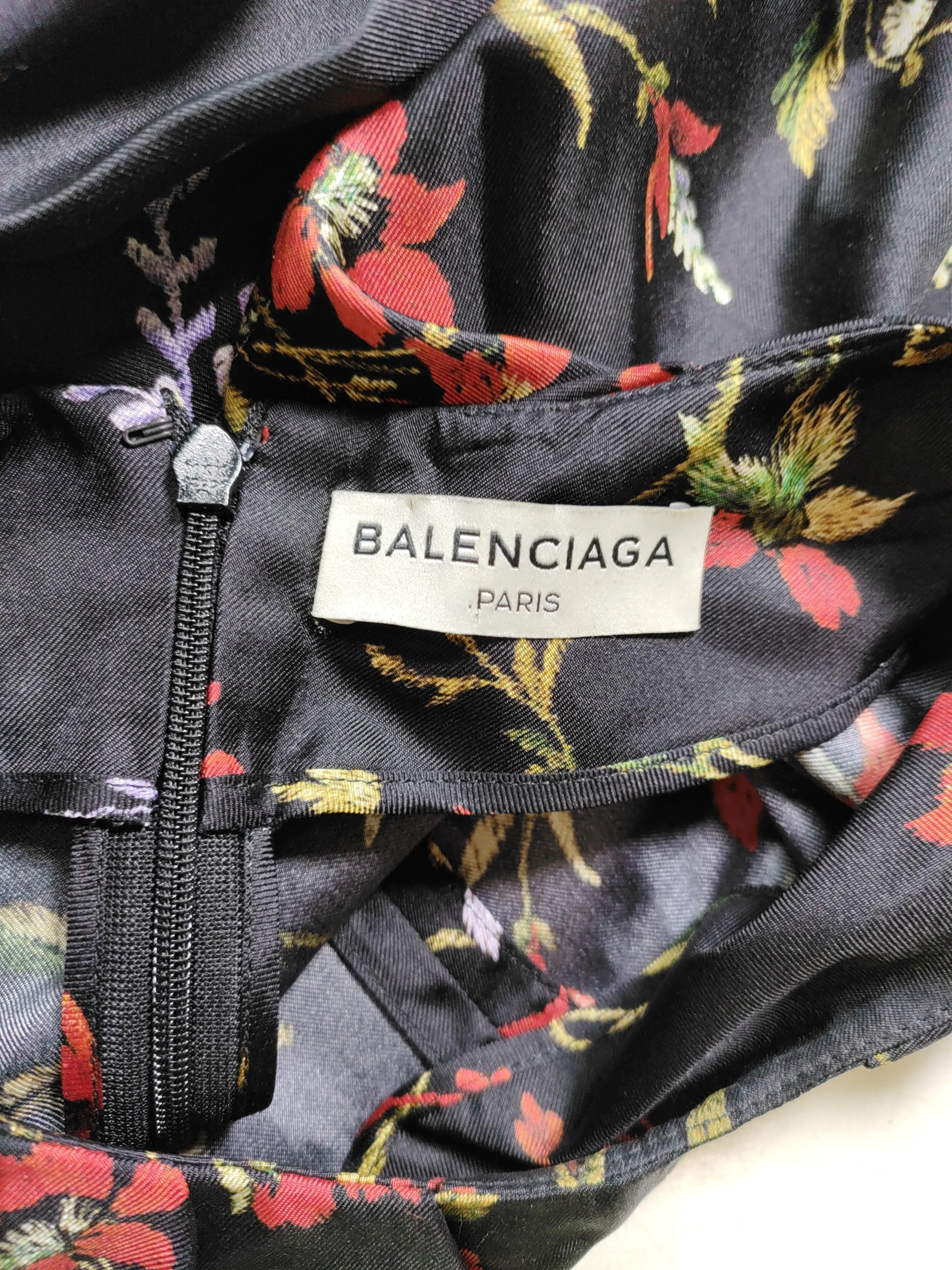 Balenciaga Women's Top S Black Floral 100% Silk Short Sleeve Round Neck Basic - Image 5