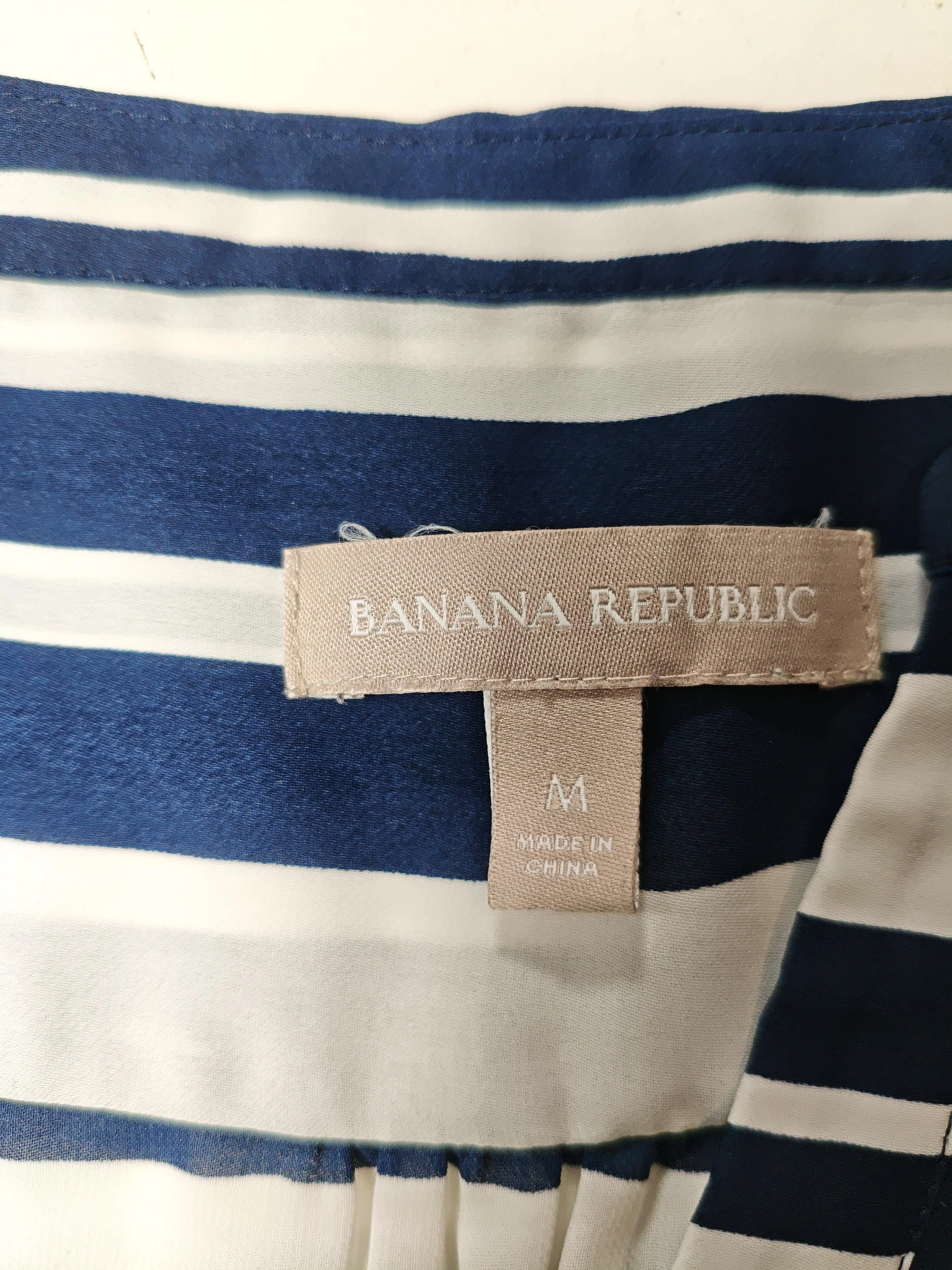 Banana Republic Women's Top M Blue 100% Polyester Basic - Image 5