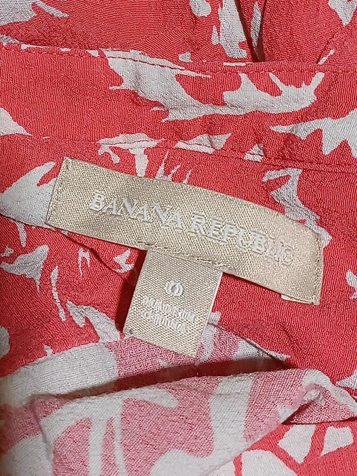 Banana Republic Women's Top S Red Floral 100% Other Sleeveless V-Neck Basic - Image 5