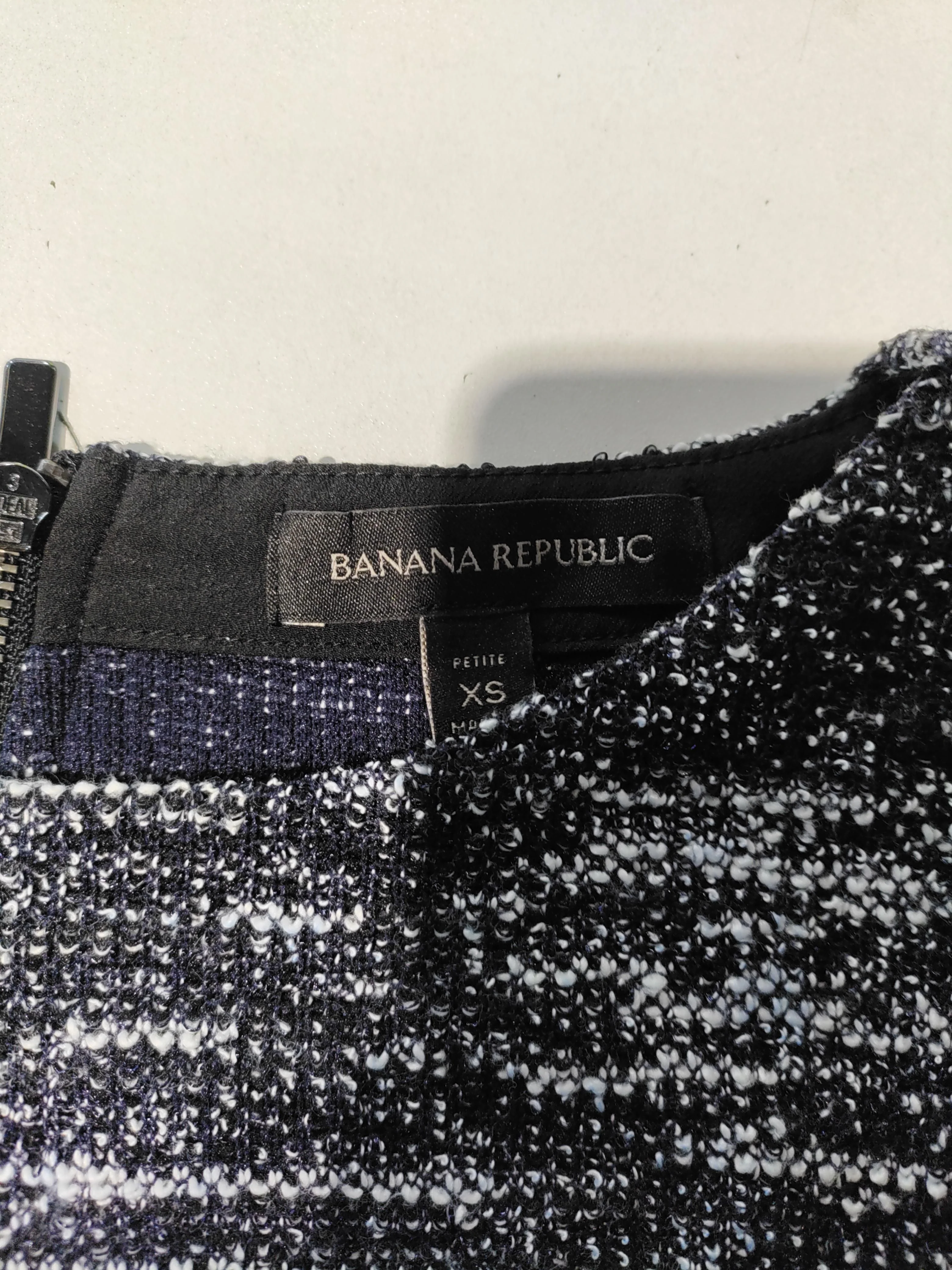Banana Republic Women's Top XS Black Polyester with Cotton Basic - Image 5
