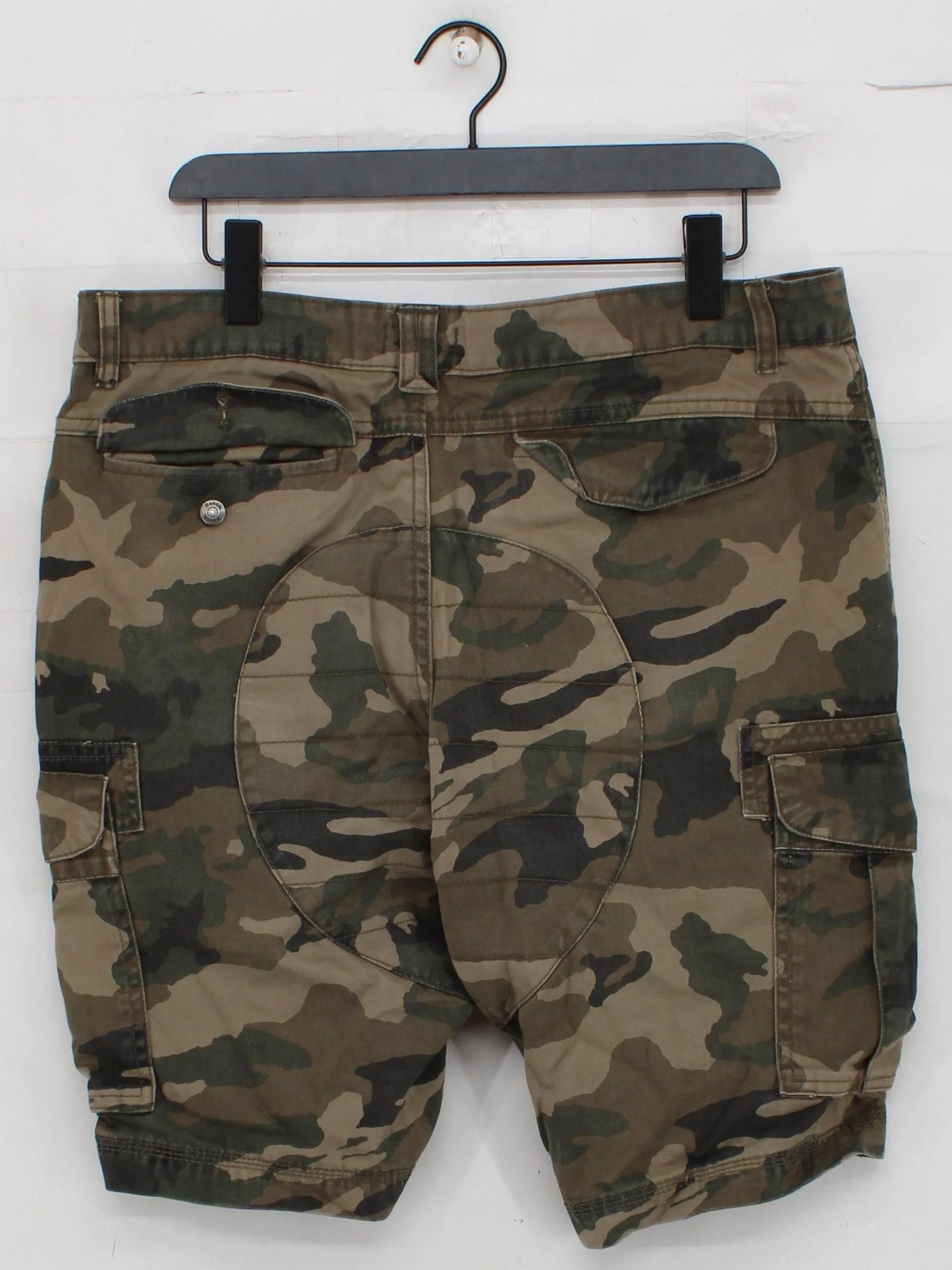 Bench Men's Shorts L Multi Animal Print 100% Cotton Cargo - Image 2