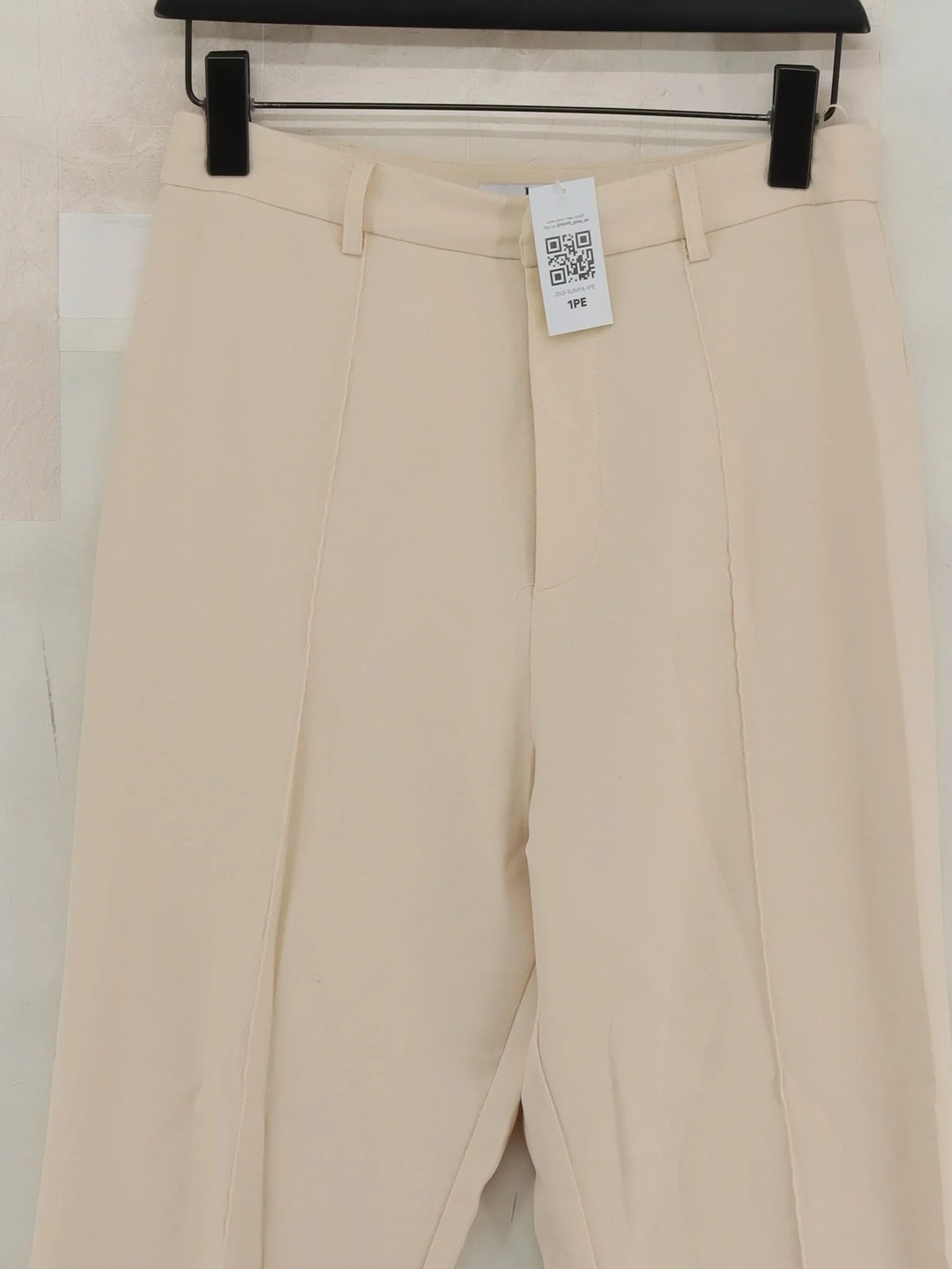 Boa Women's Suit Trousers L Cream Polyester with Viscose, Spandex Dress Pants - Image 3
