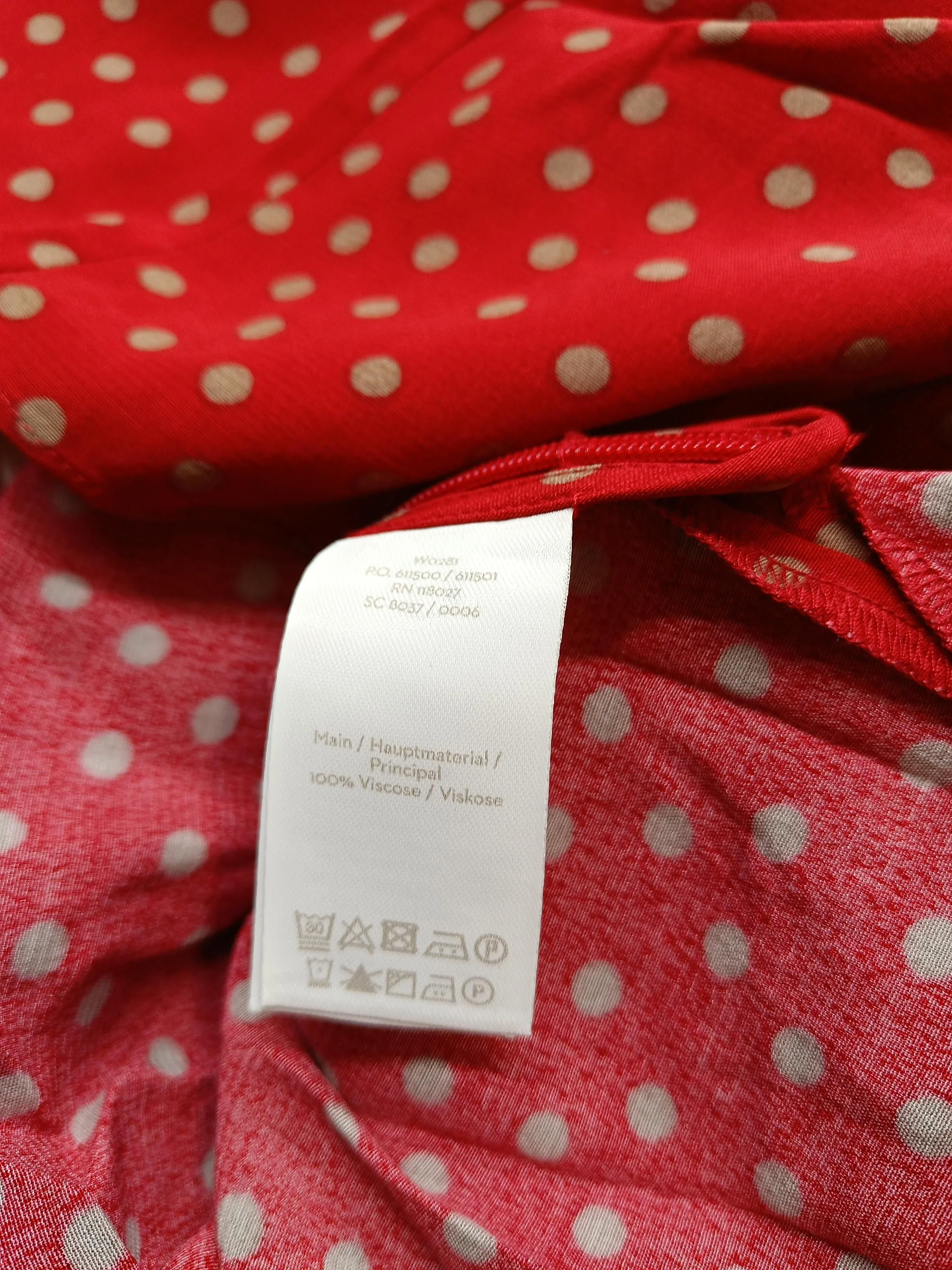 Boden Women's Top UK 18 Red Polkadot 100% Viscose Long Sleeve V-Neck Basic - Image 6