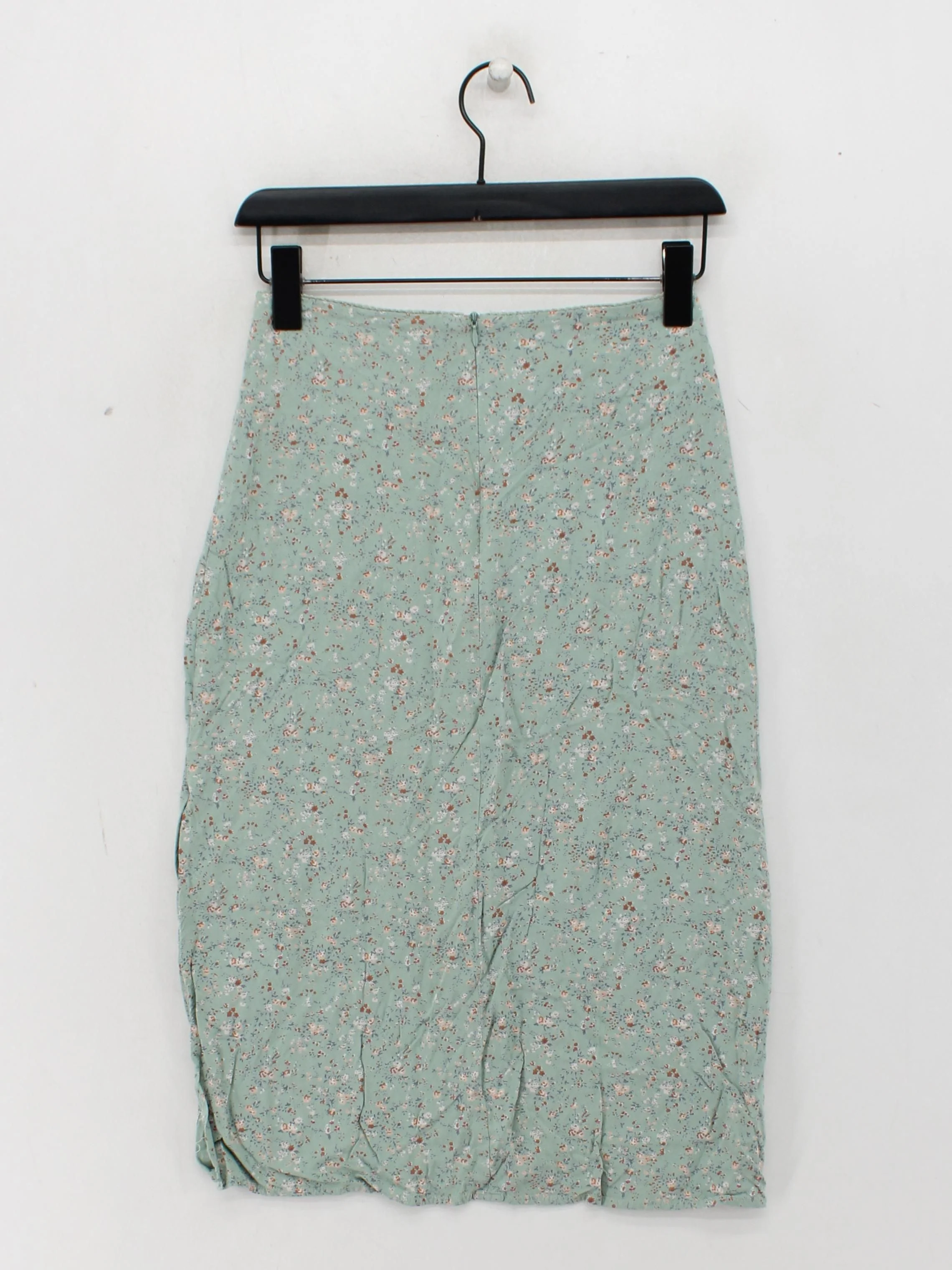 Brandy Melville Women's Midi Skirt Green 100% Viscose Straight & Pencil - Image 2