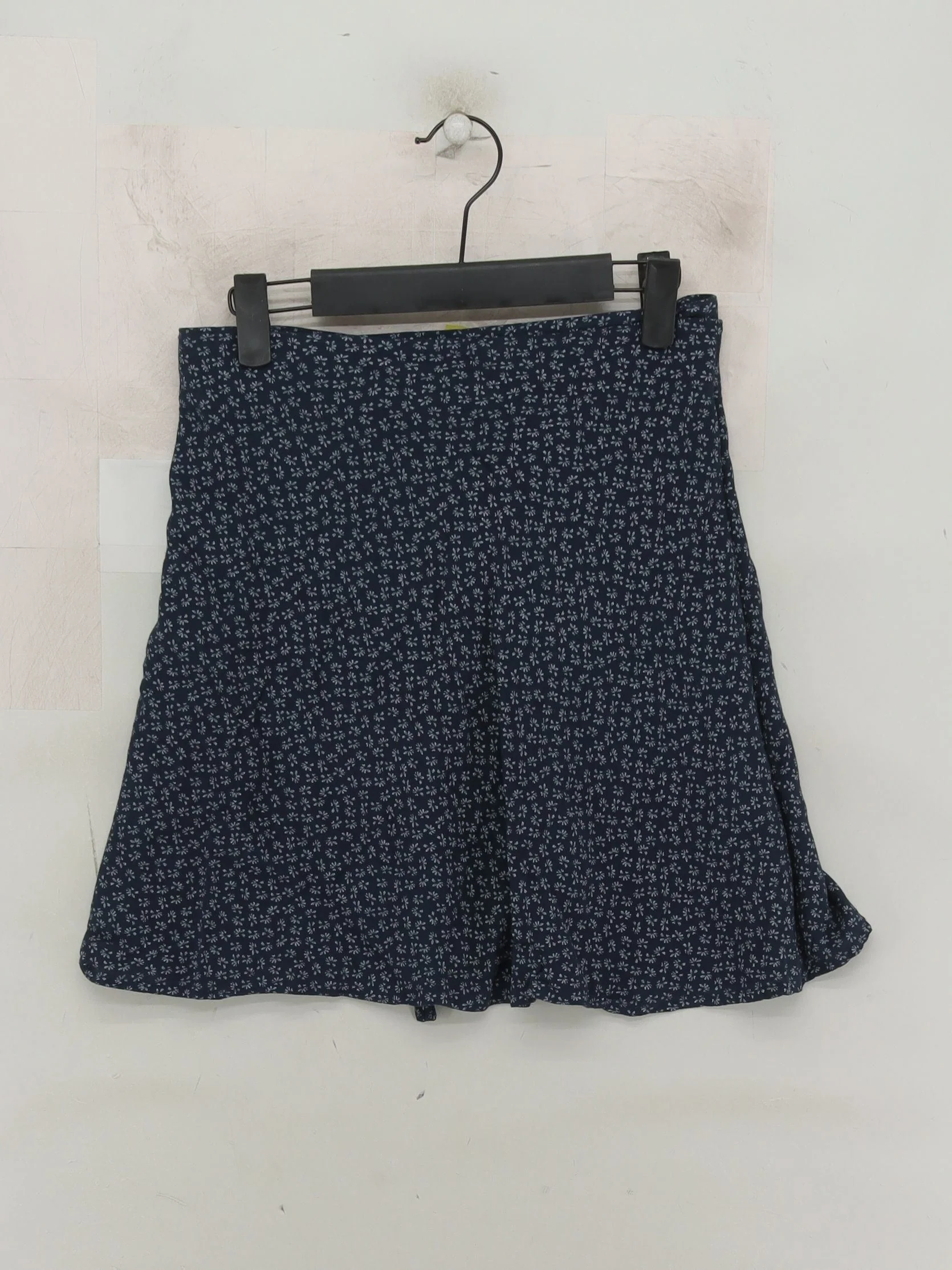 Brandy Melville Women's Mini Skirt S Blue Floral 100% Viscose Short Mini - Image 2