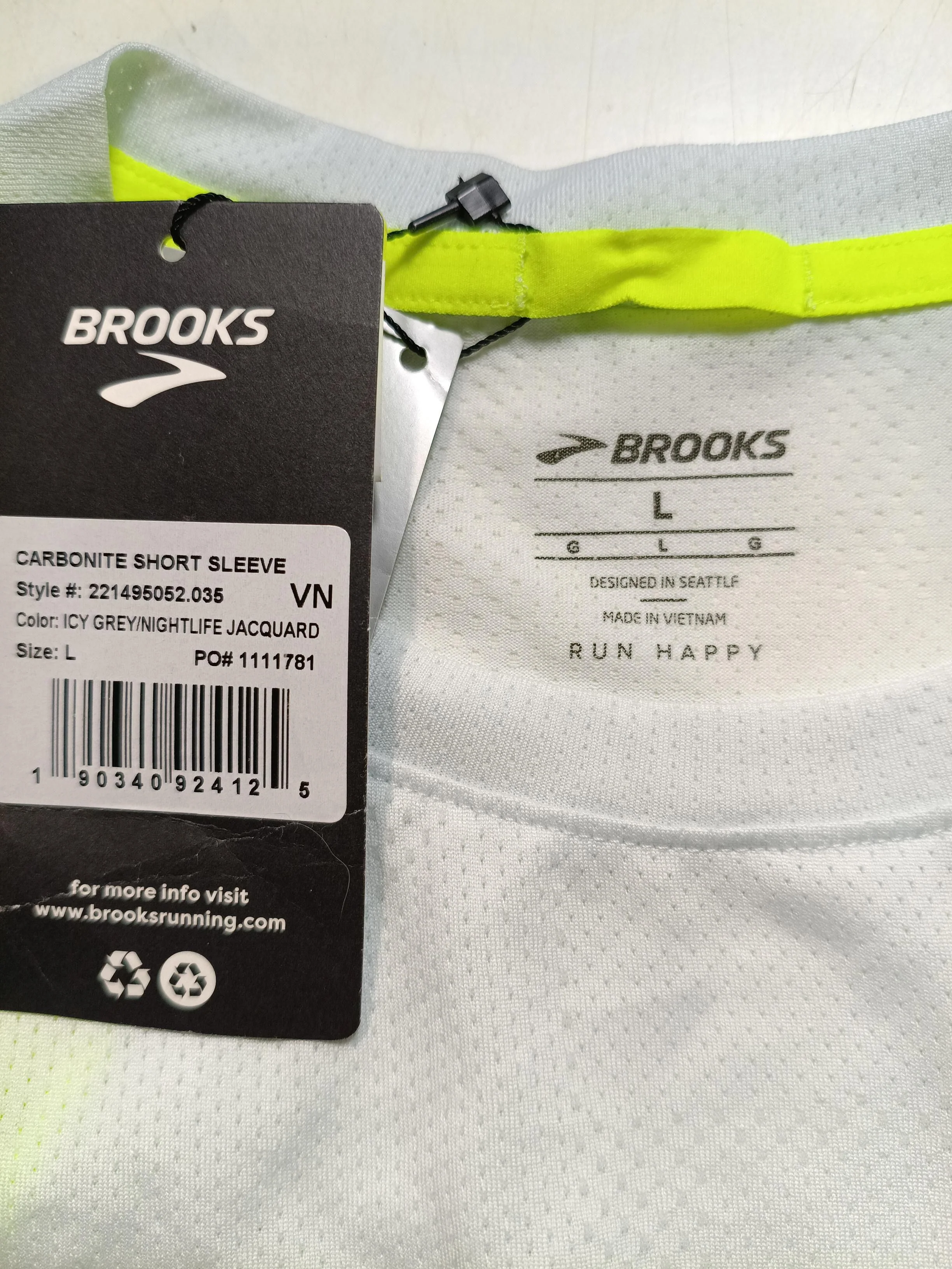 Brooks Men's T-Shirt L White Polyester with Elastane Basic New with tags - Image 5