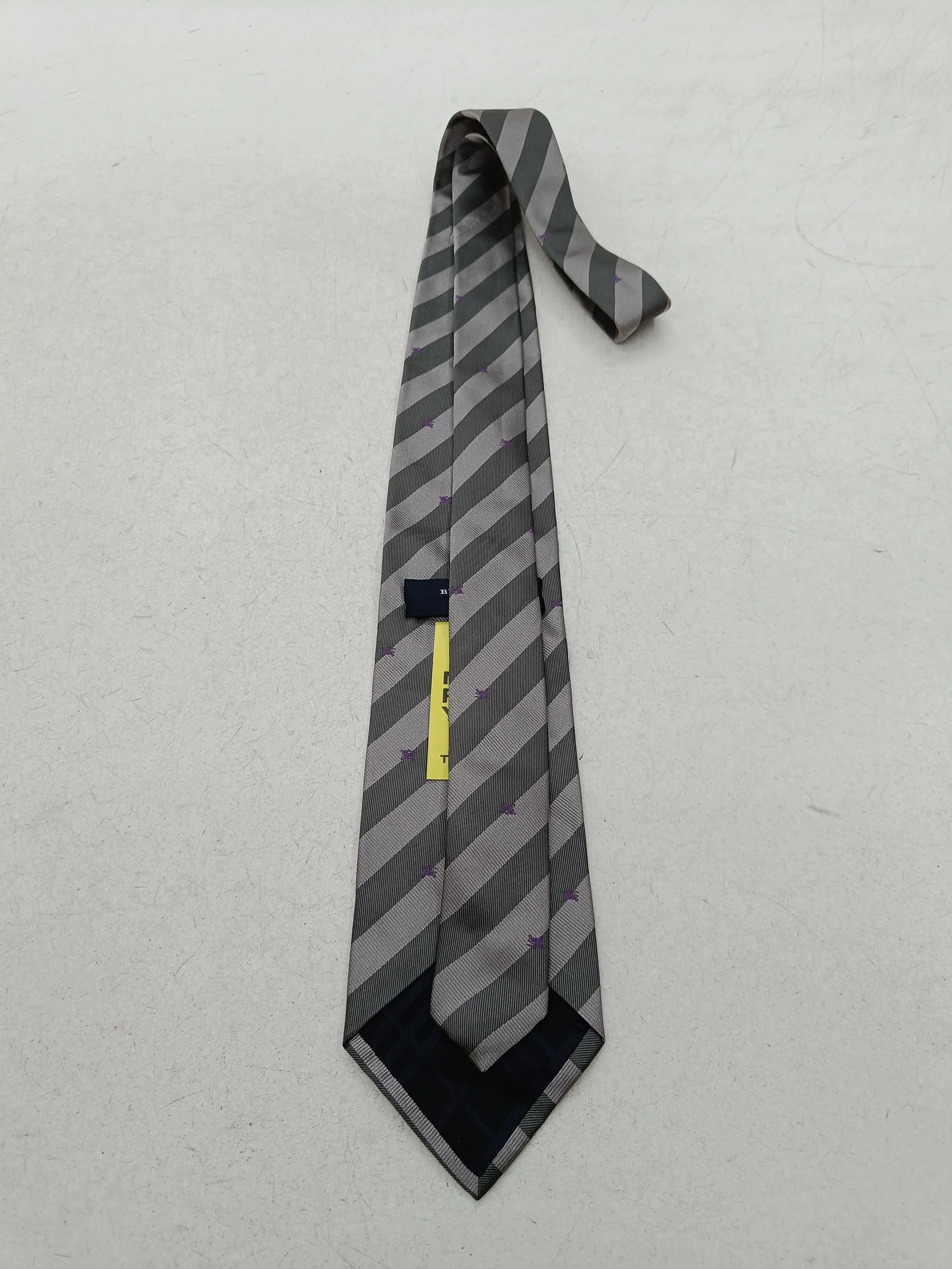 Burberry Men's Tie Grey 100% Silk - Image 2