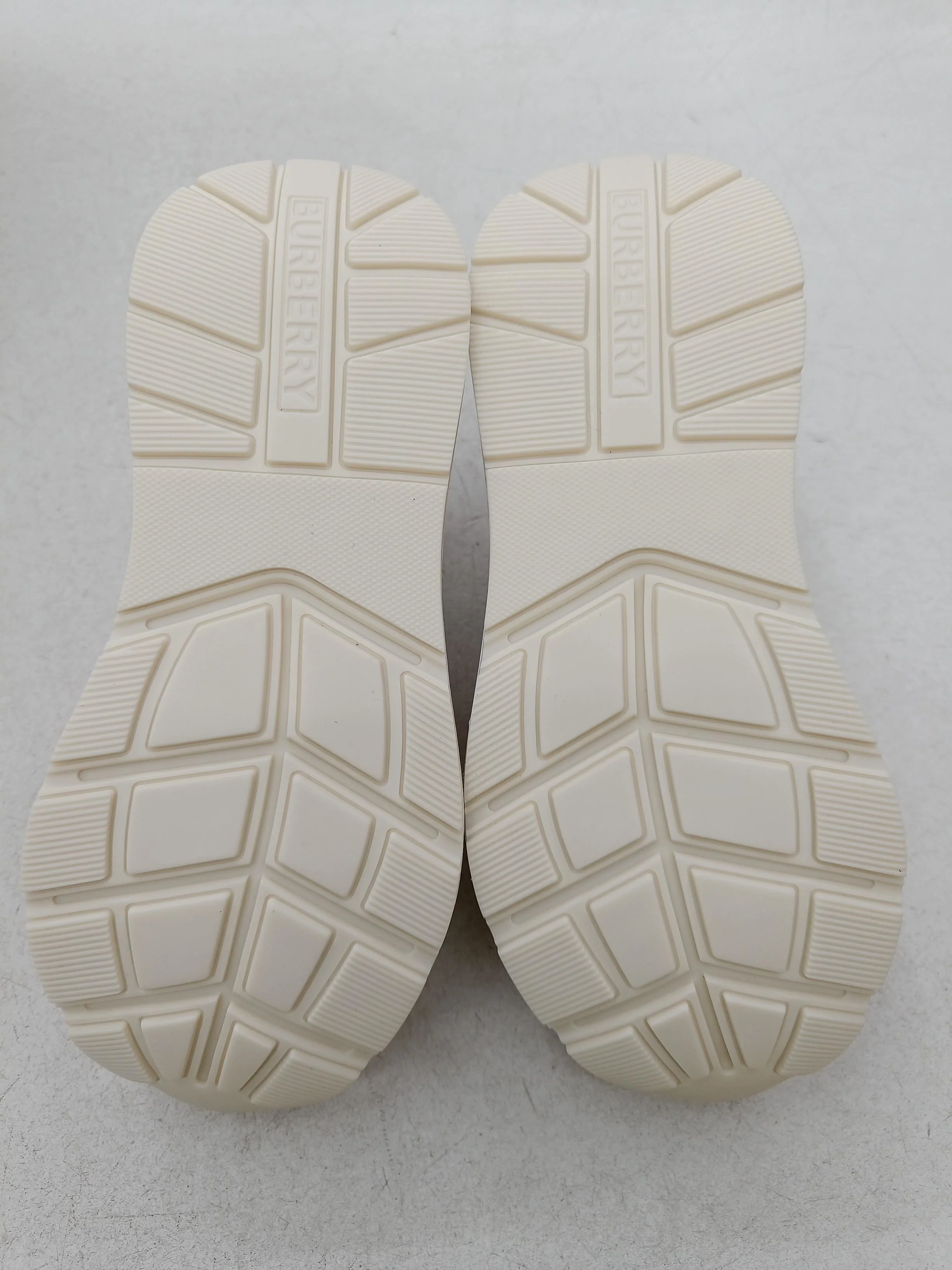 Burberry Women's Trainers EU35 in Tan - Image 7