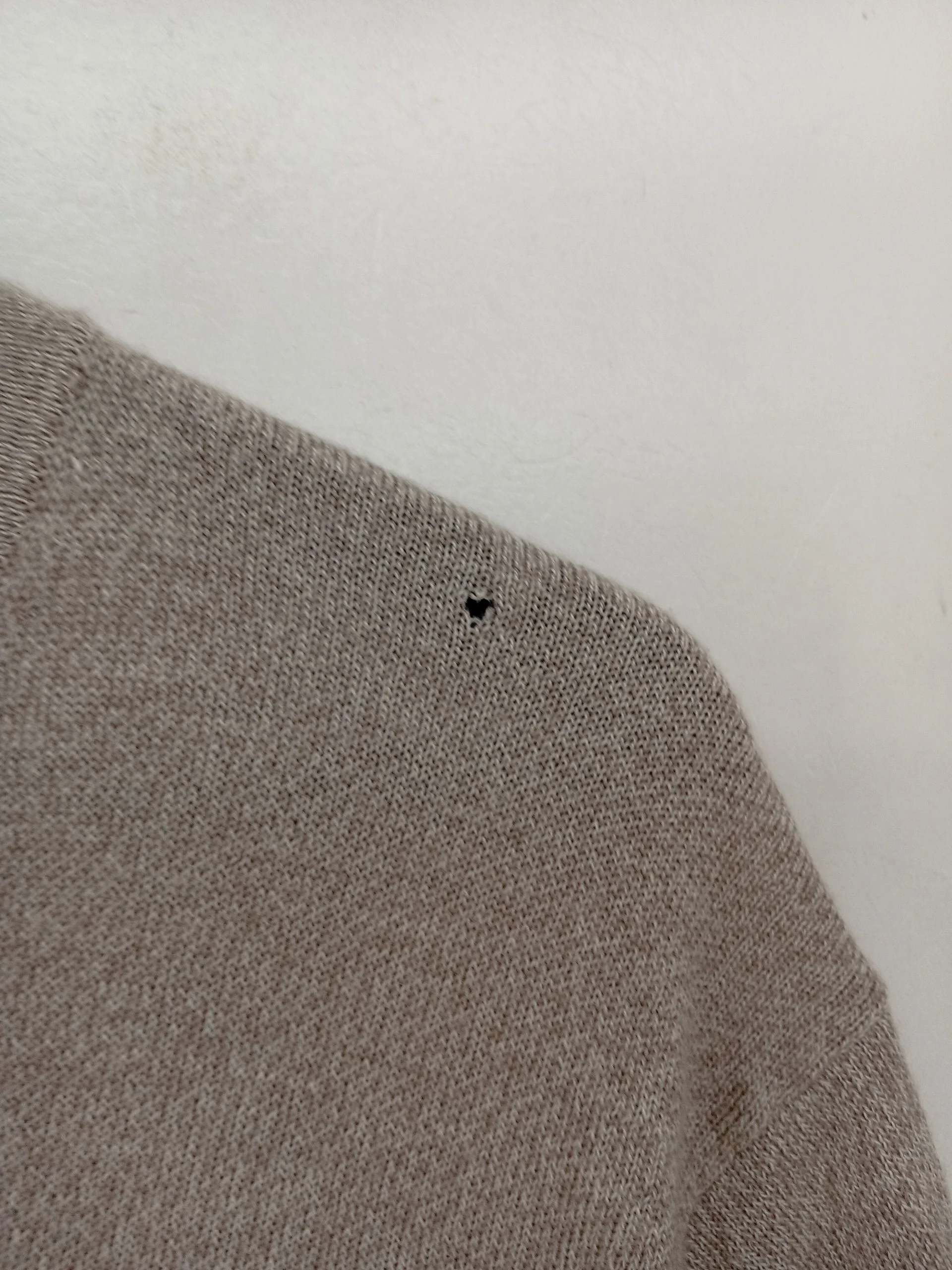 Calvin Klein Men's Jumper L Tan 100% Wool V-Neck Pullover - Image 6