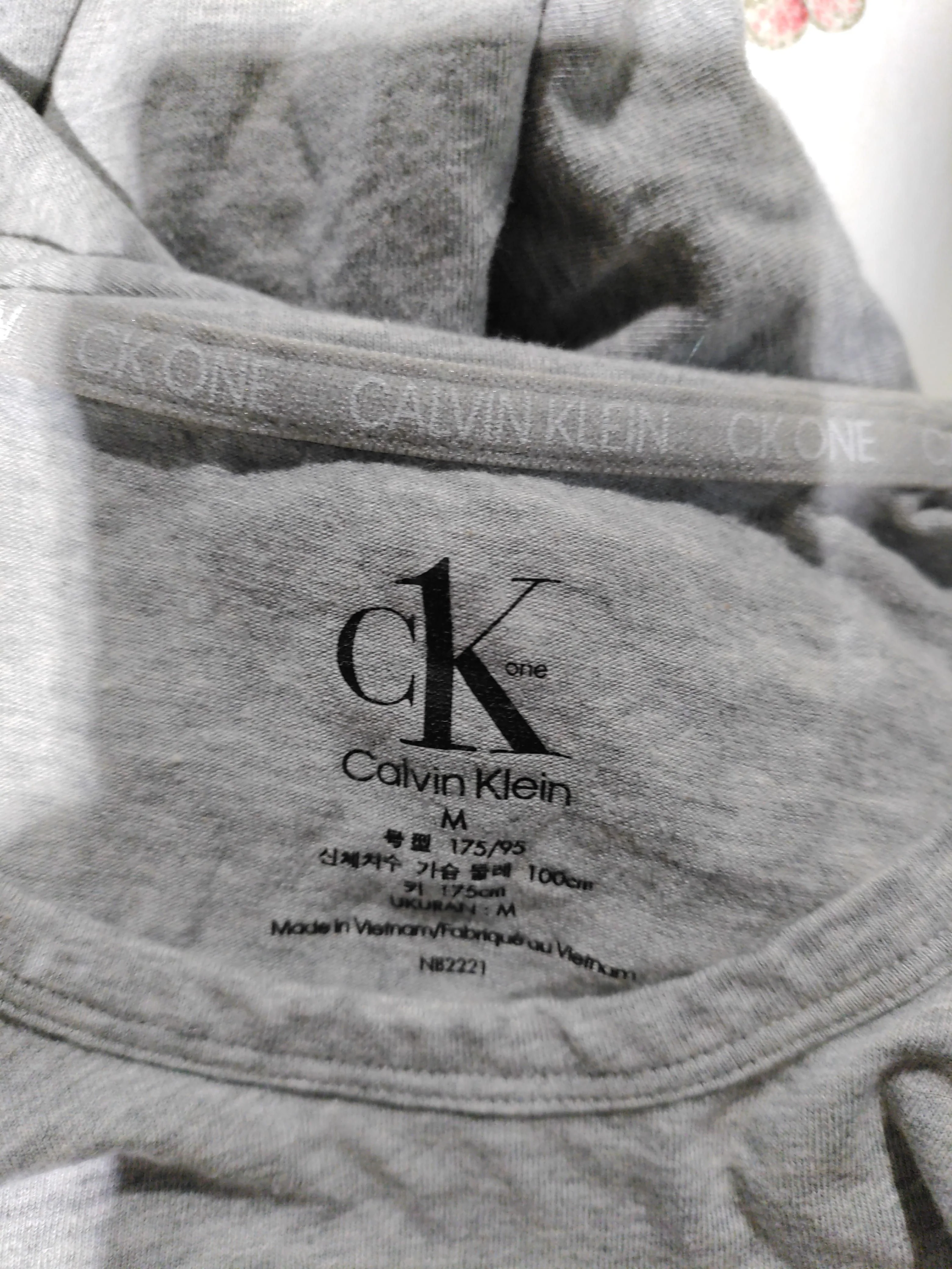 Calvin Klein Men's T-Shirt M Grey Cotton with Elastane Basic - Image 5