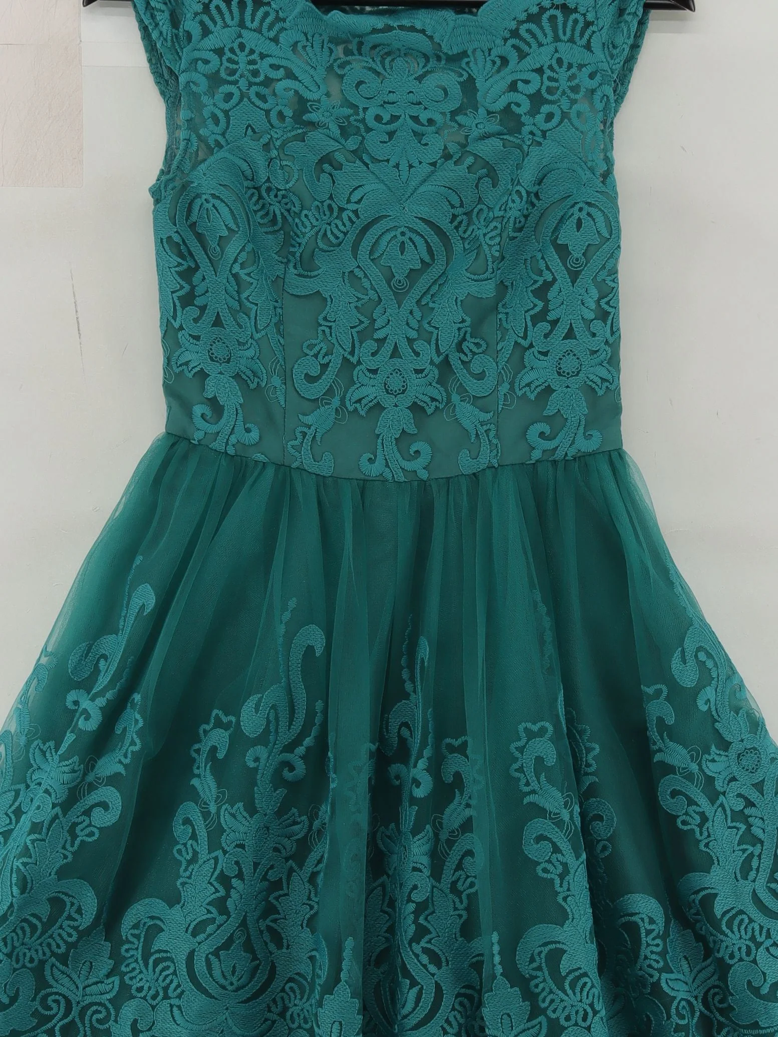 Chi Chi London Skater Mini Dress UK8 in Green - Image 3