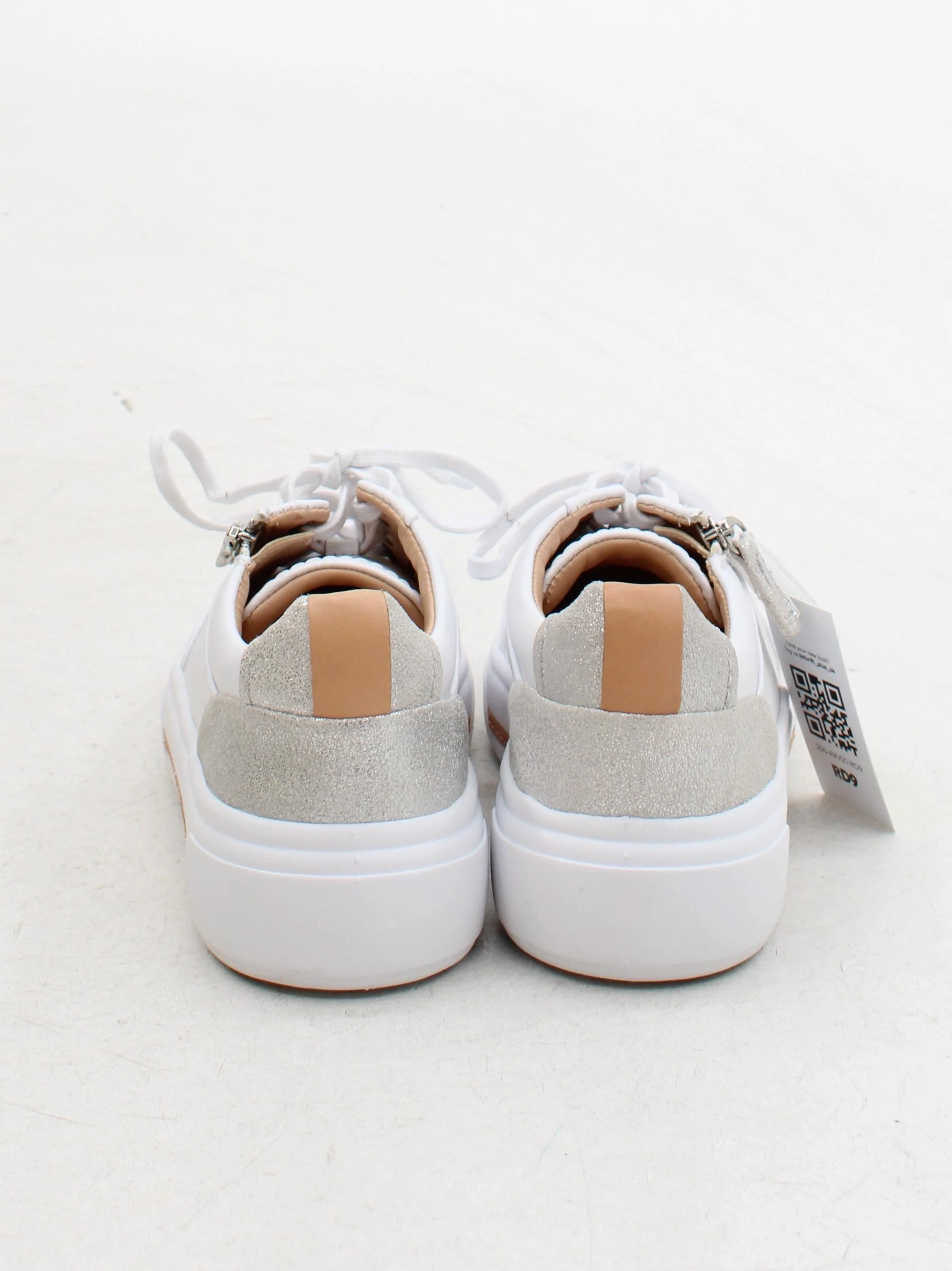 Clarks HOLLYHOCK ZIP Women's Trainers UK5 US7.5 in White - Image 3
