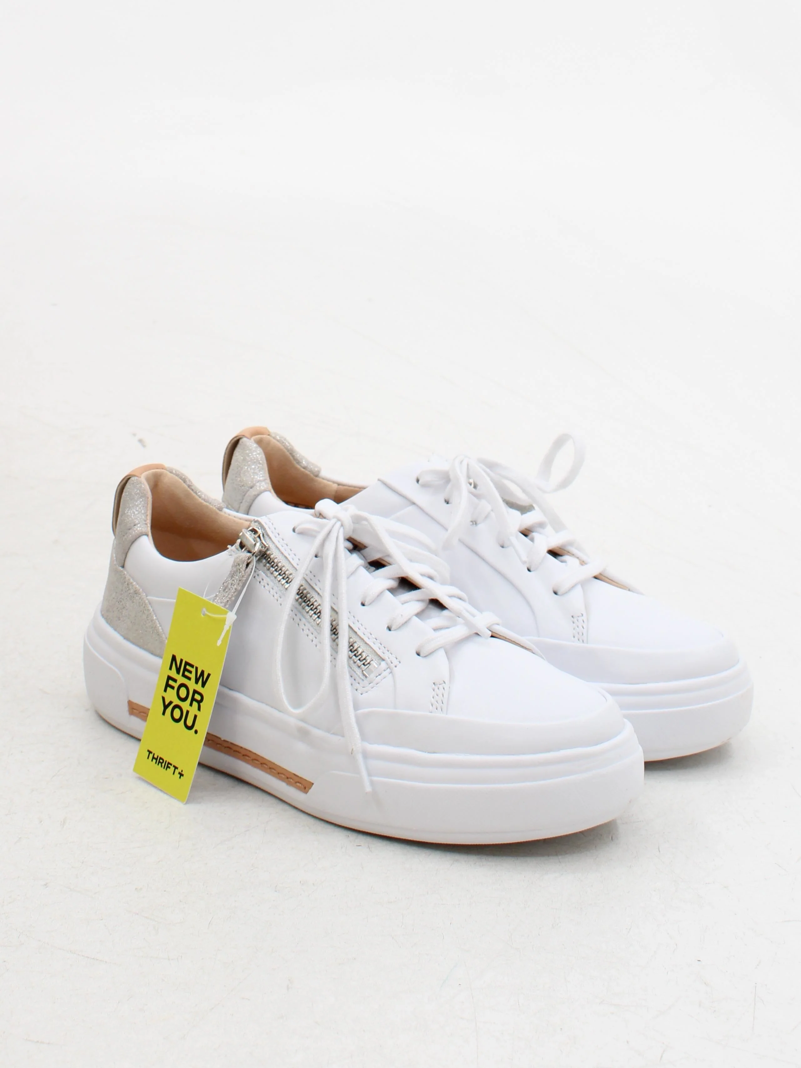 Clarks HOLLYHOCK ZIP Women's Trainers UK5 US7.5 in White - Image 4
