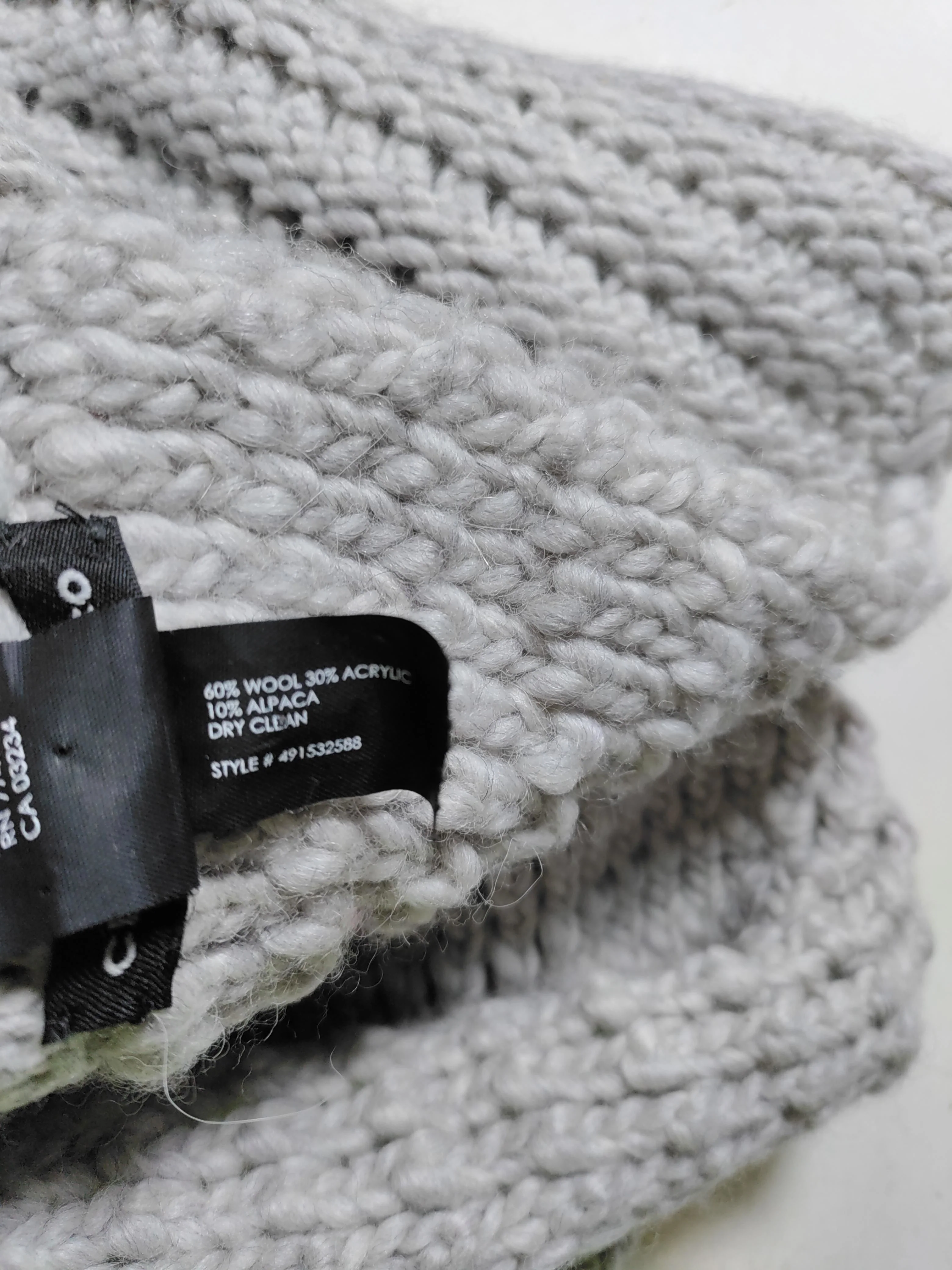 Club Monaco Men's Scarf Grey Wool with Acrylic, Angora Scarf - Image 6