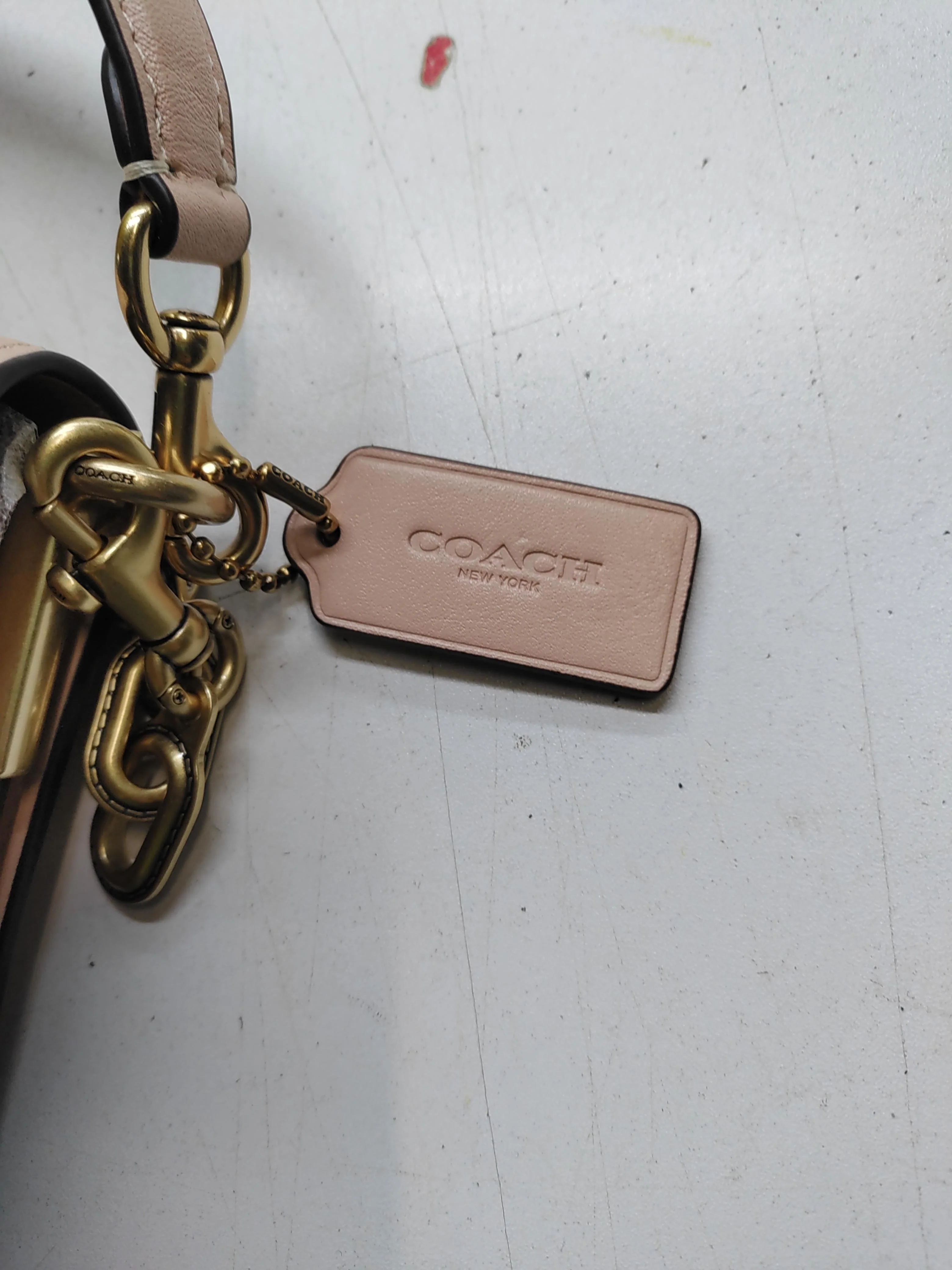 Coach Women's Bag Pink 100% Leather Shoulder Bag - Image 5