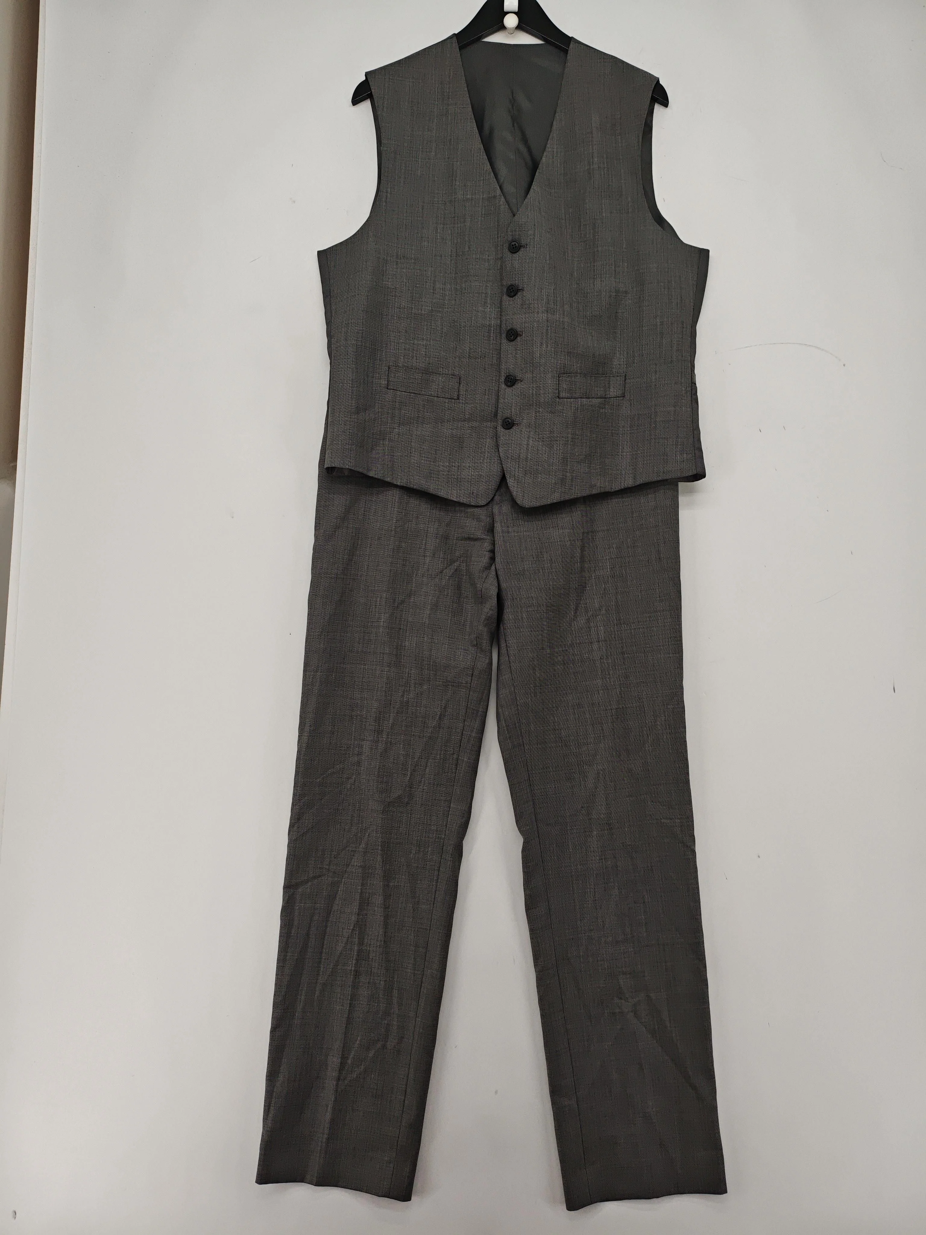 Daniel Hechter Men's Two Piece Suit Chest: 42 in Grey Wool - Image 5