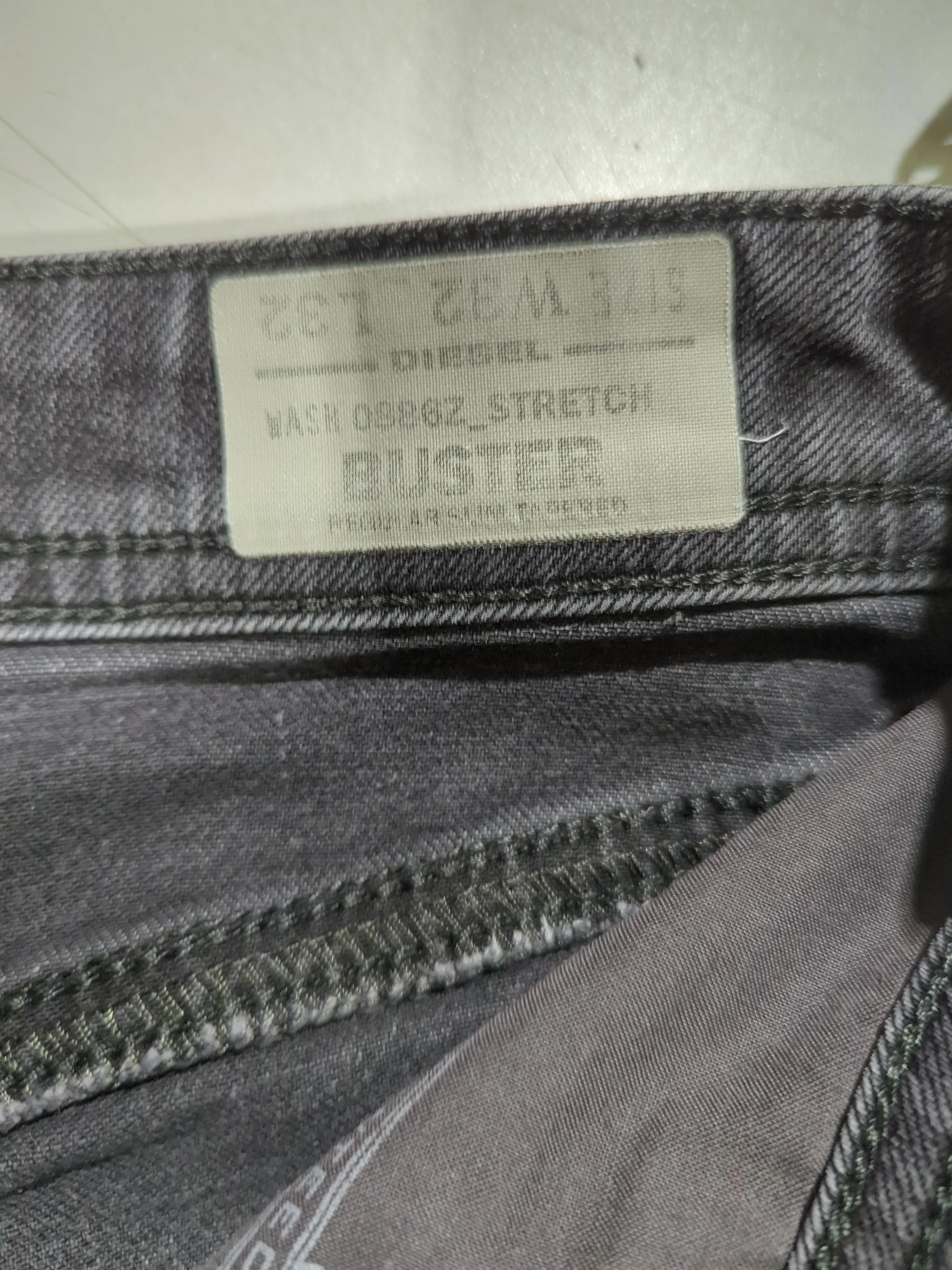 Diesel Men's Jeans W 32 in Black Cotton with Elastane Straight - Image 5