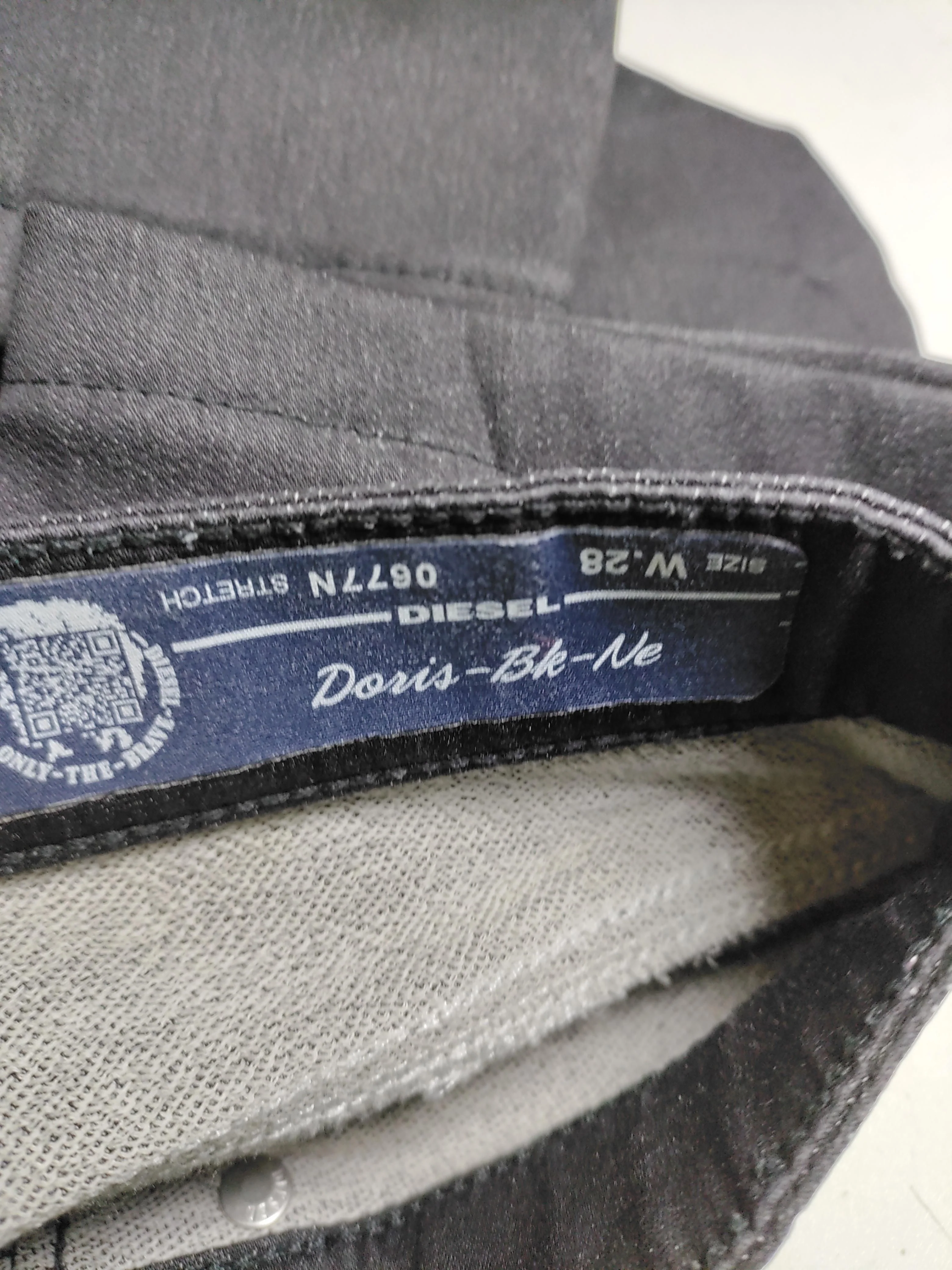 Diesel Men's Trousers W 28 in Black Cotton with Elastane Tapered Capri - Image 5
