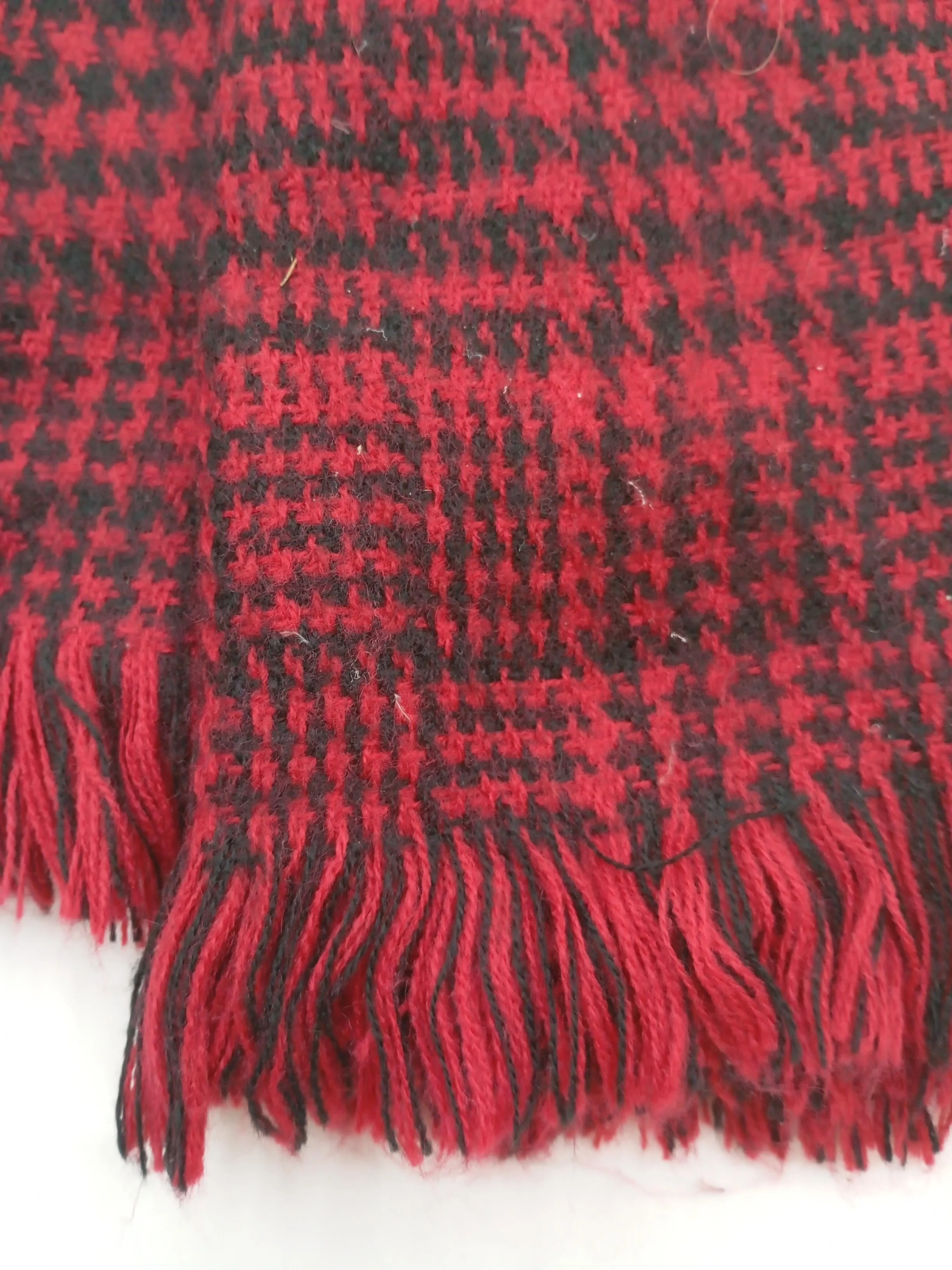 DKNY Men's Scarf Red Checkered 100% Wool Scarf - Image 4