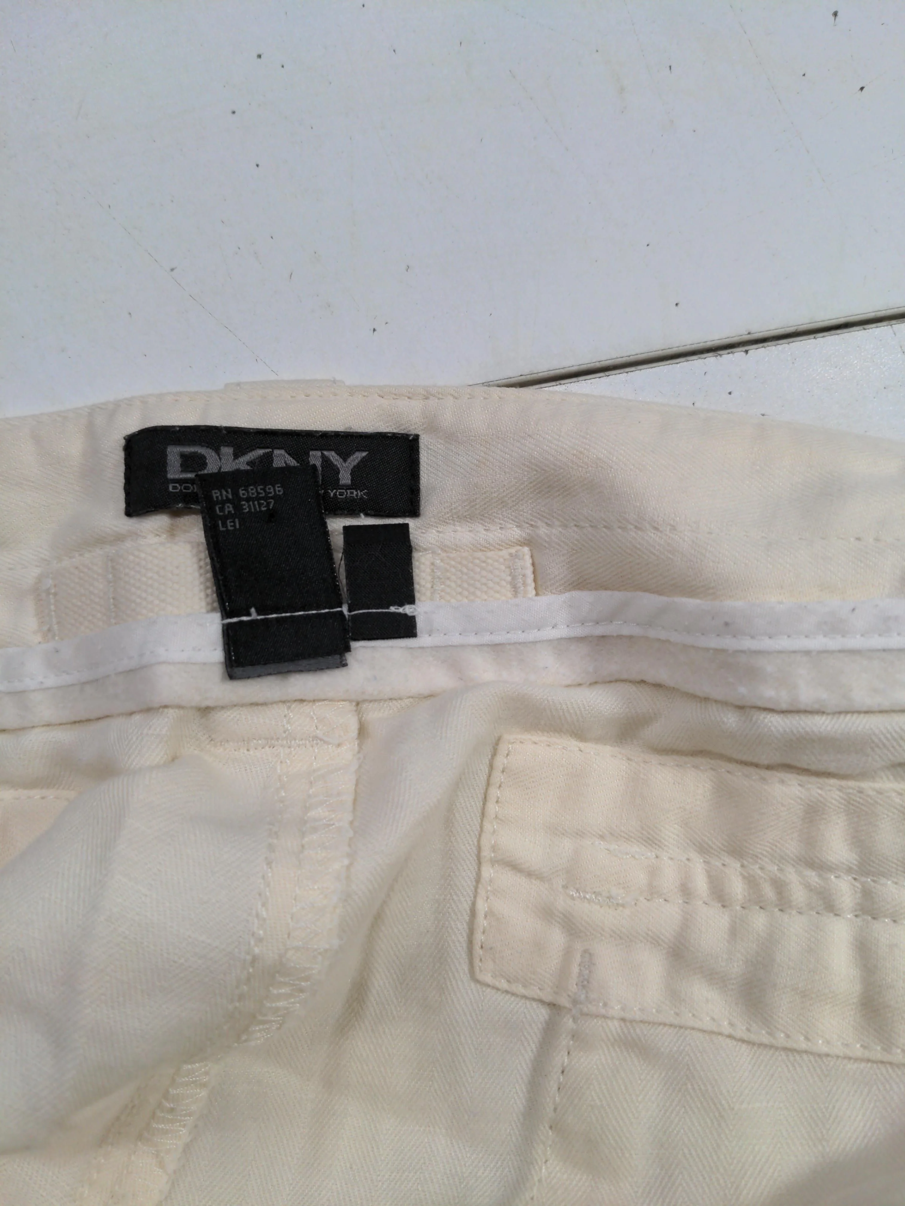 DKNY Men's Shorts W 36 in Cream Linen with Cotton Cargo - Image 7