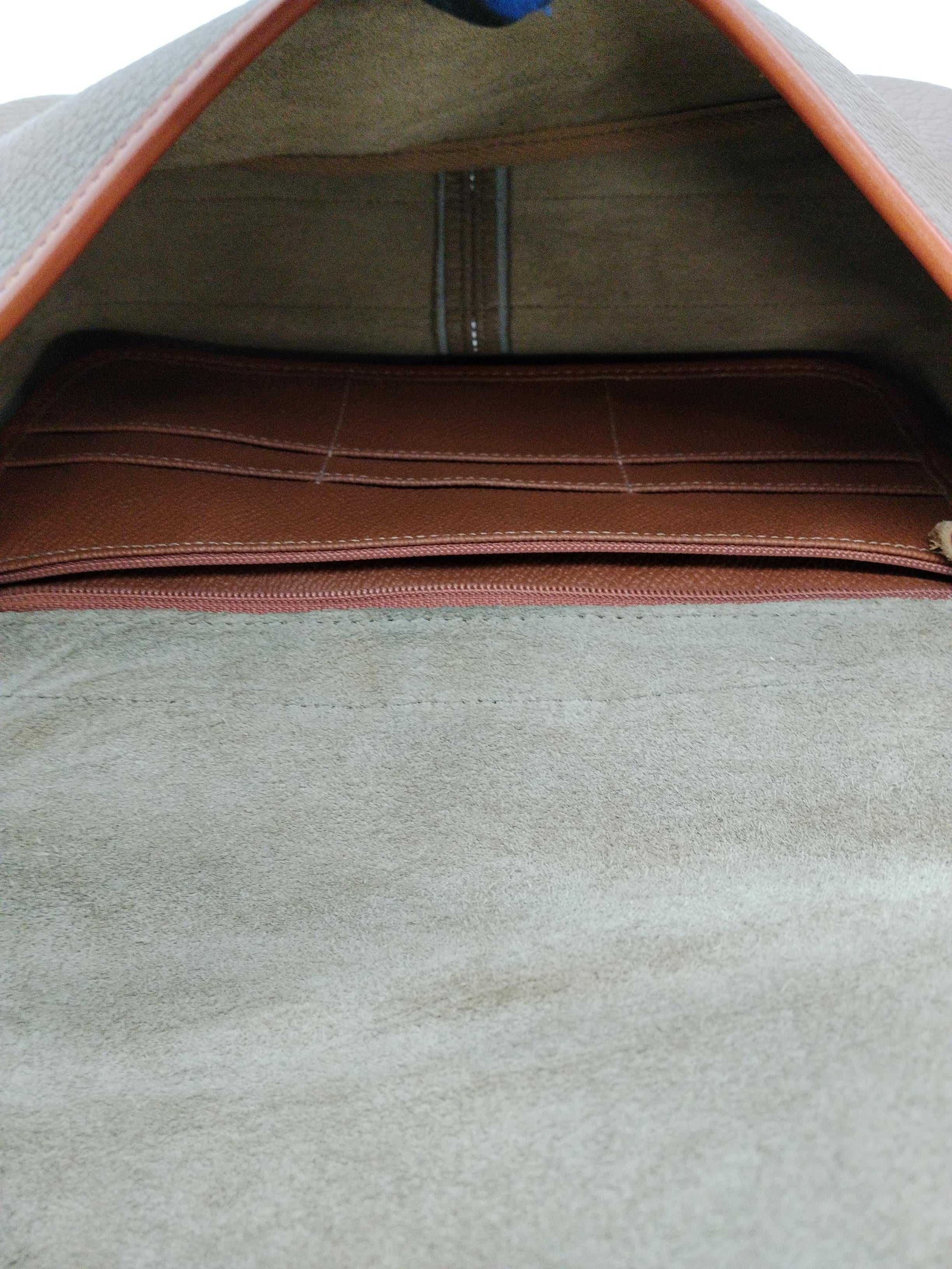 Dooney & Bourke Women's Bag Grey 100% Leather Crossbody - Image 4