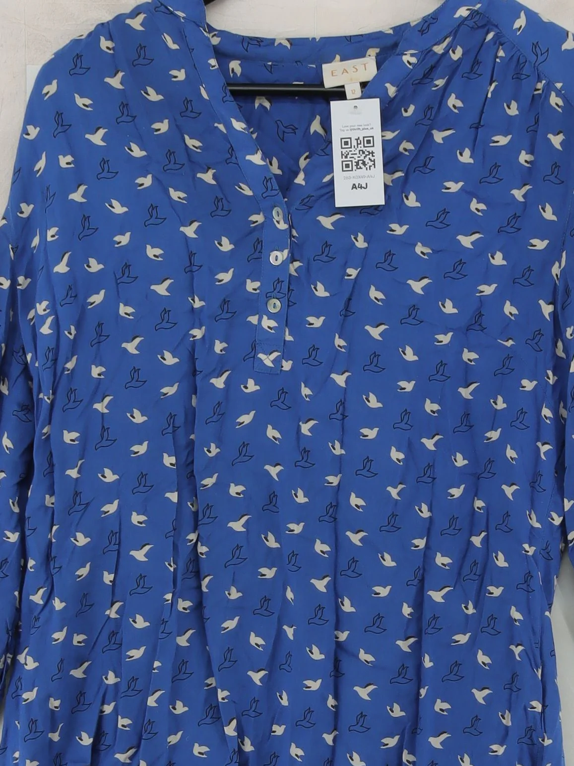 East Women's Top M Blue Animal Print 100% Viscose 3/4 Sleeve V-Neck Basic - Image 3