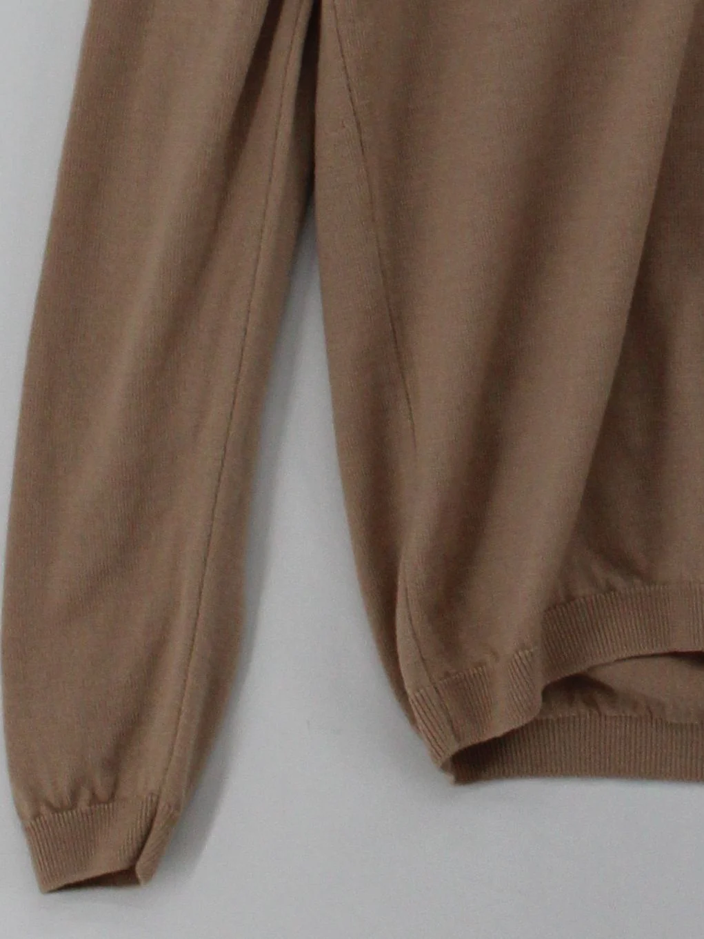 EWM Women's Jumper M Tan 100% Wool V-Neck Pullover - Image 4