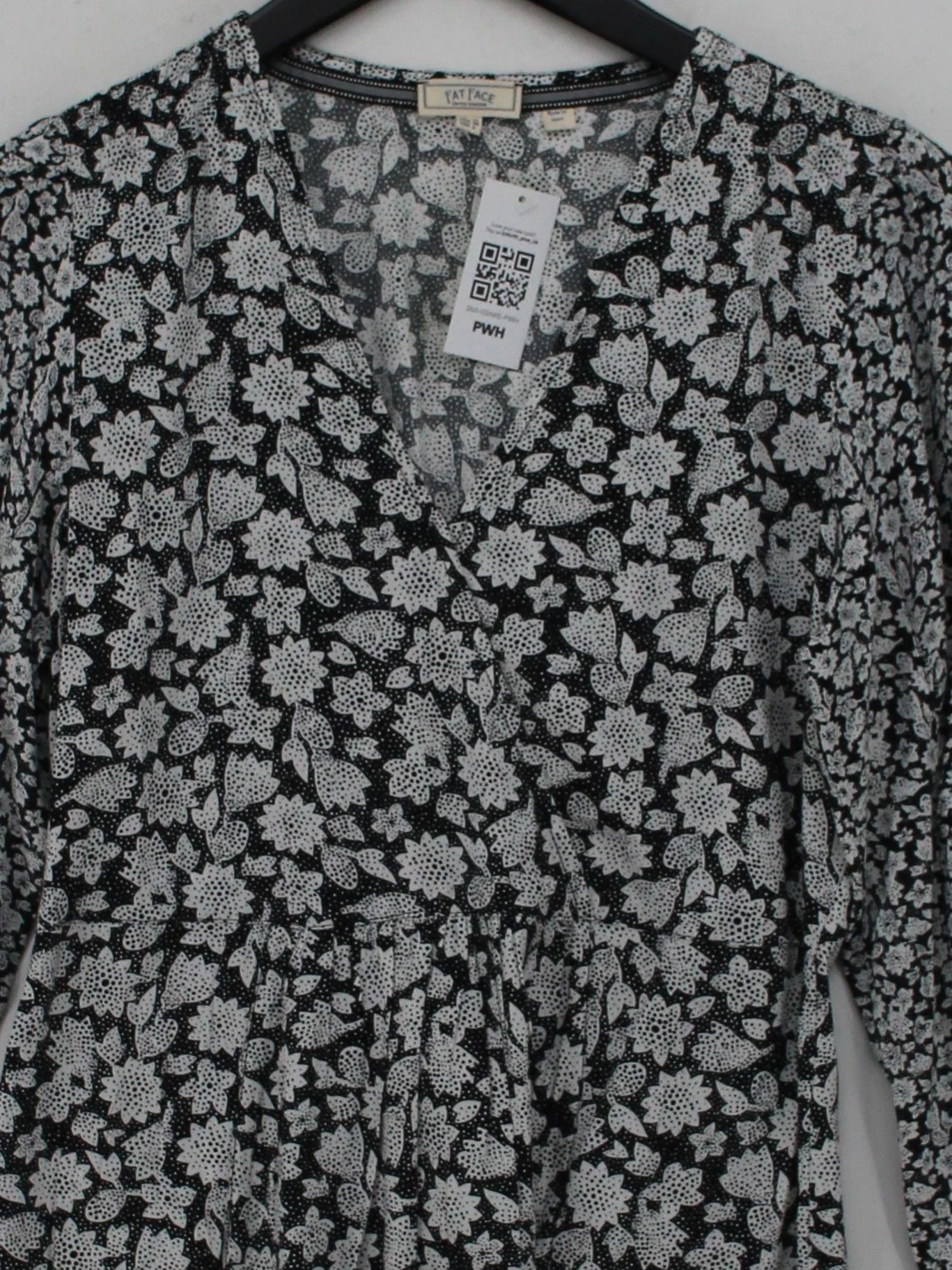 Fat Face Women's Blouse UK 10 Multi Floral 100% Viscose 3/4 Sleeve V-Neck Basic - Image 3