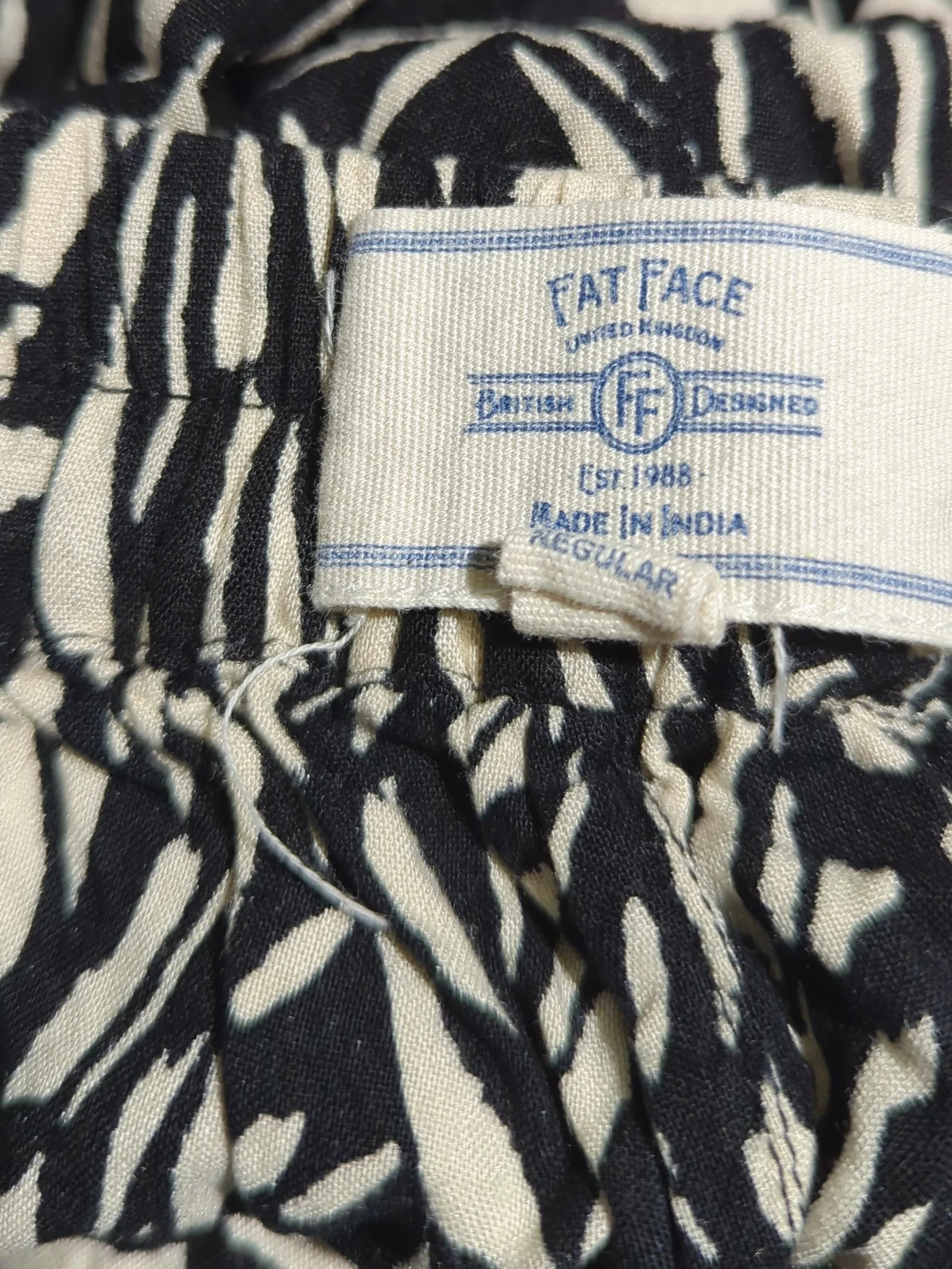 Fat Face Women's Trousers UK 12 Black Animal Print 100% Viscose Wide-Leg Cropped - Image 5