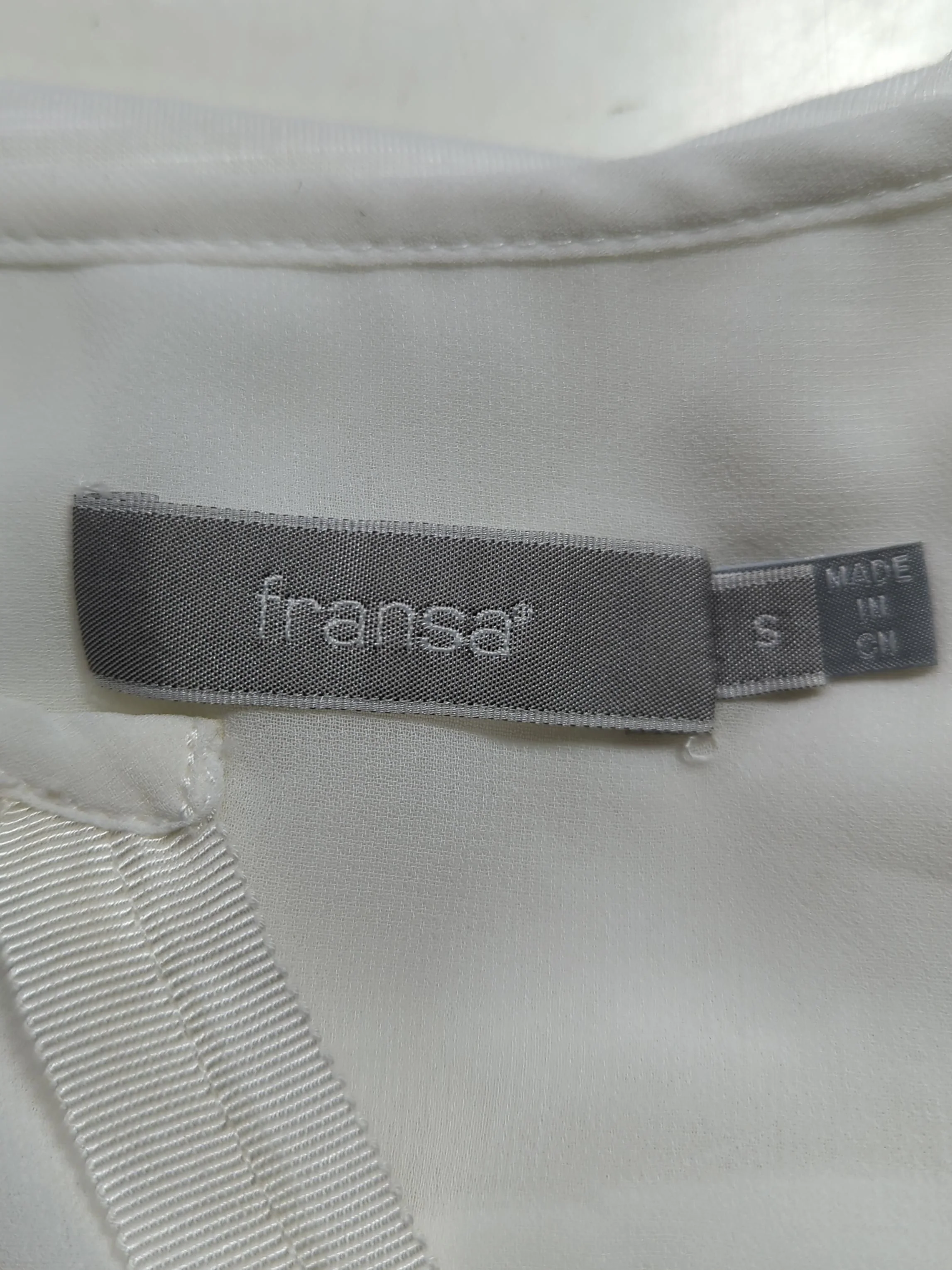Fransa Women's Top S White Polyester with Viscose Short Sleeve V-Neck Basic - Image 5