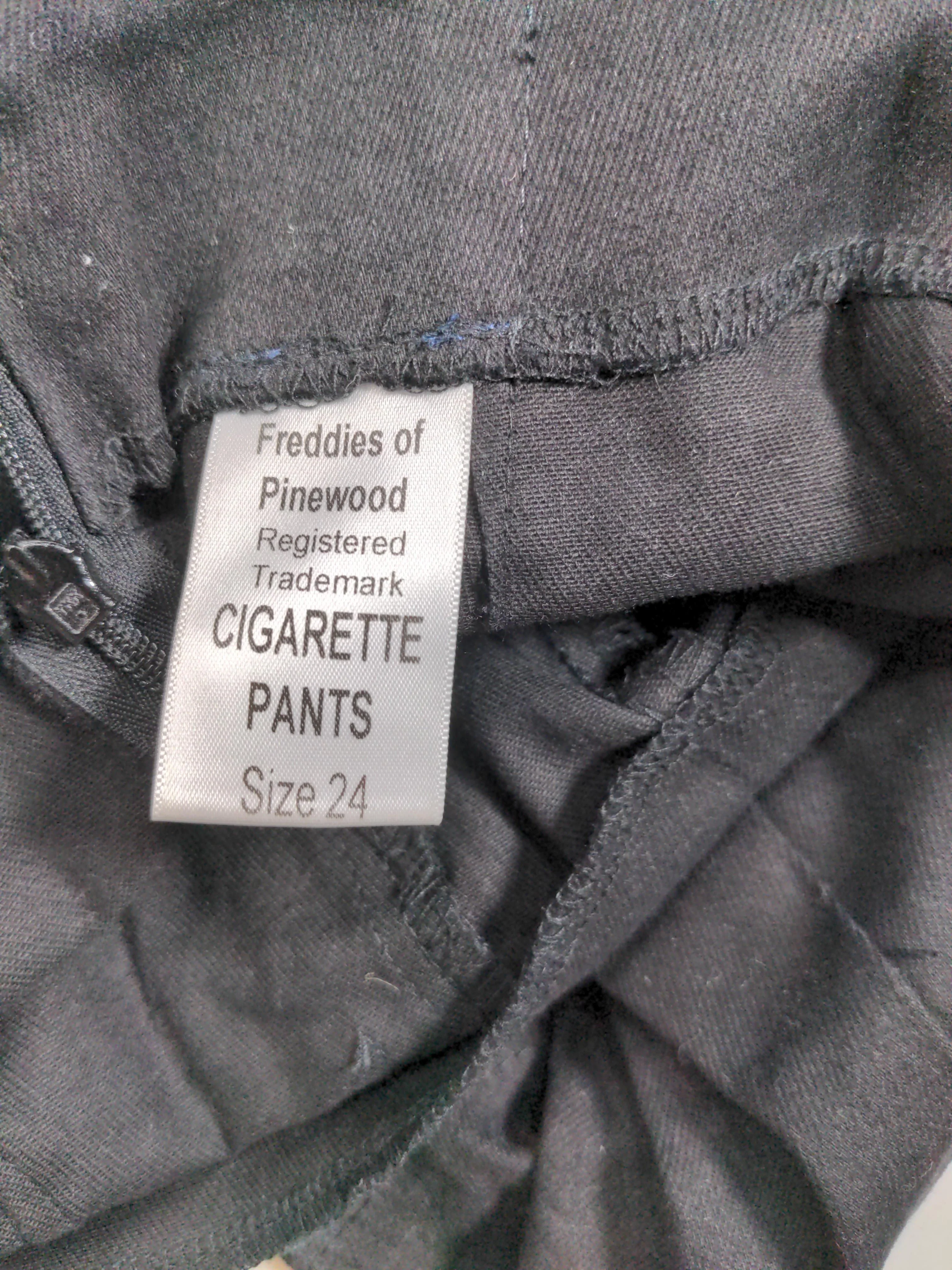 Freddies Of Pinewood Women's Trousers W 24 in Black Cotton with Elastane Capri - Image 5