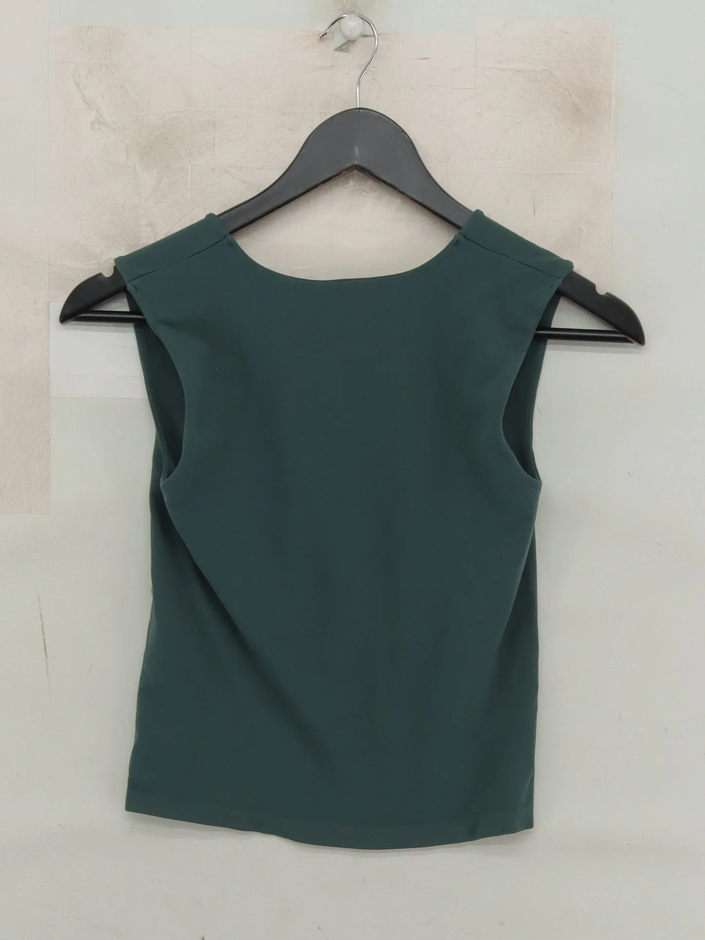Free People Women's T-Shirt M Green Nylon with Spandex Sleeveless V-Neck Basic - Image 2
