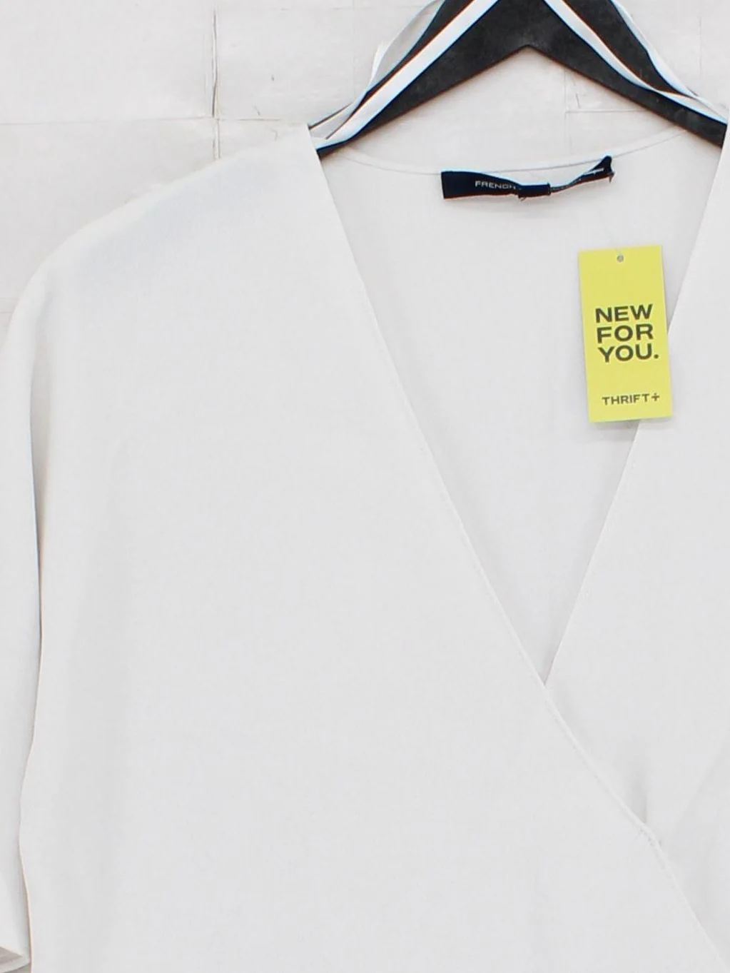 French Connection Women's Top M White 100% Polyester Short Sleeve V-Neck Basic - Image 3