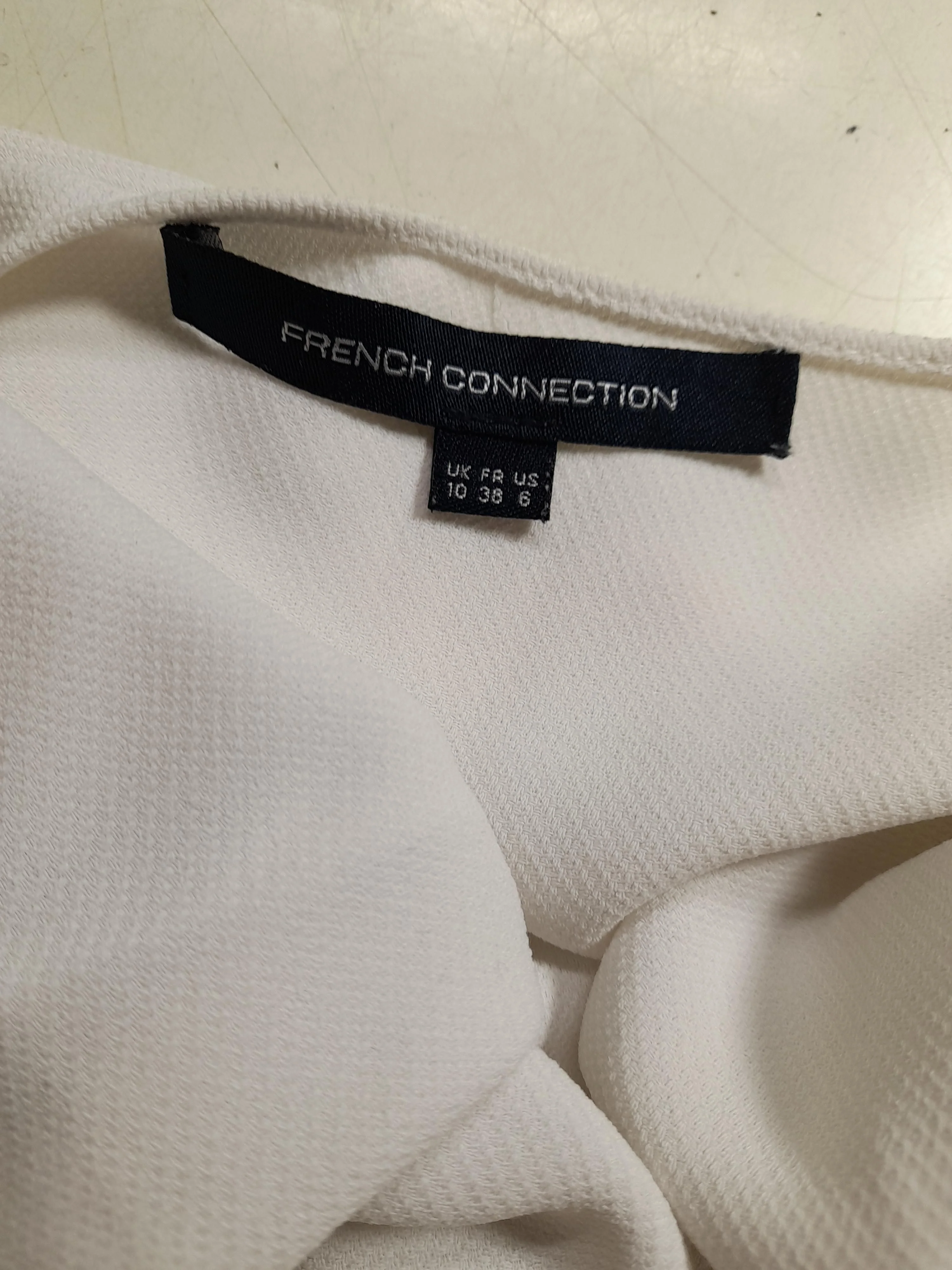 French Connection Women's Top M White 100% Polyester Short Sleeve V-Neck Basic - Image 5