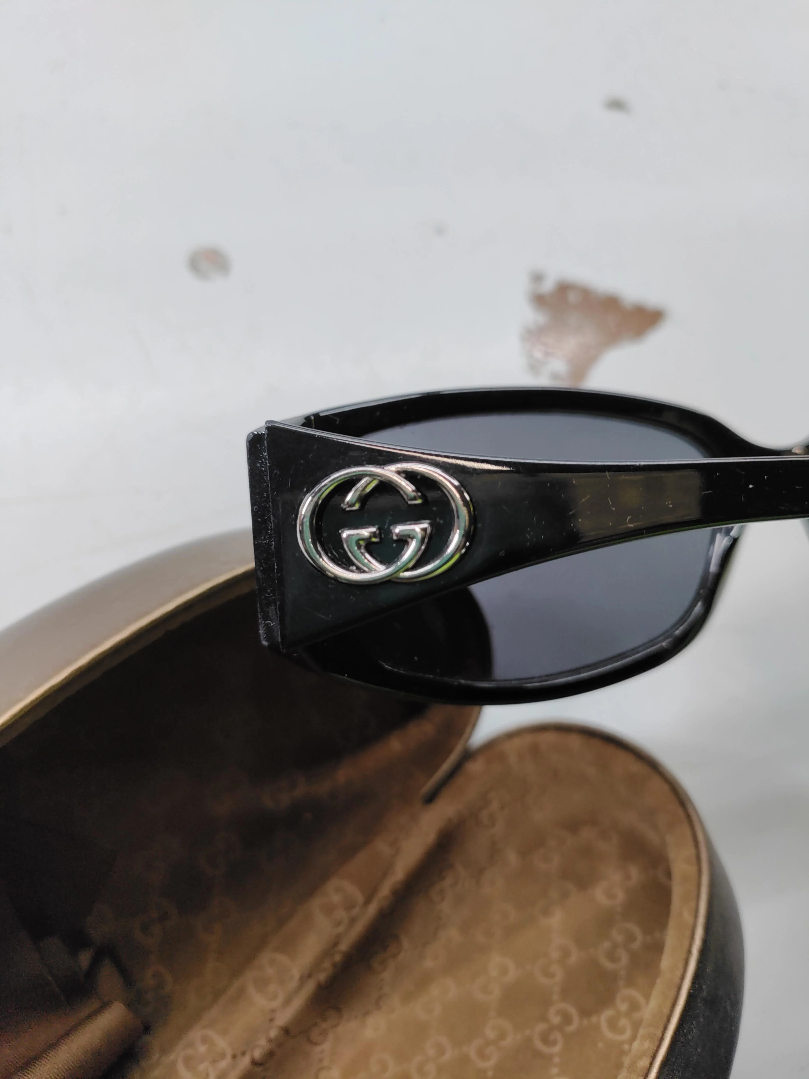 Gucci Men's Sunglasses Black Wrap - Image 5