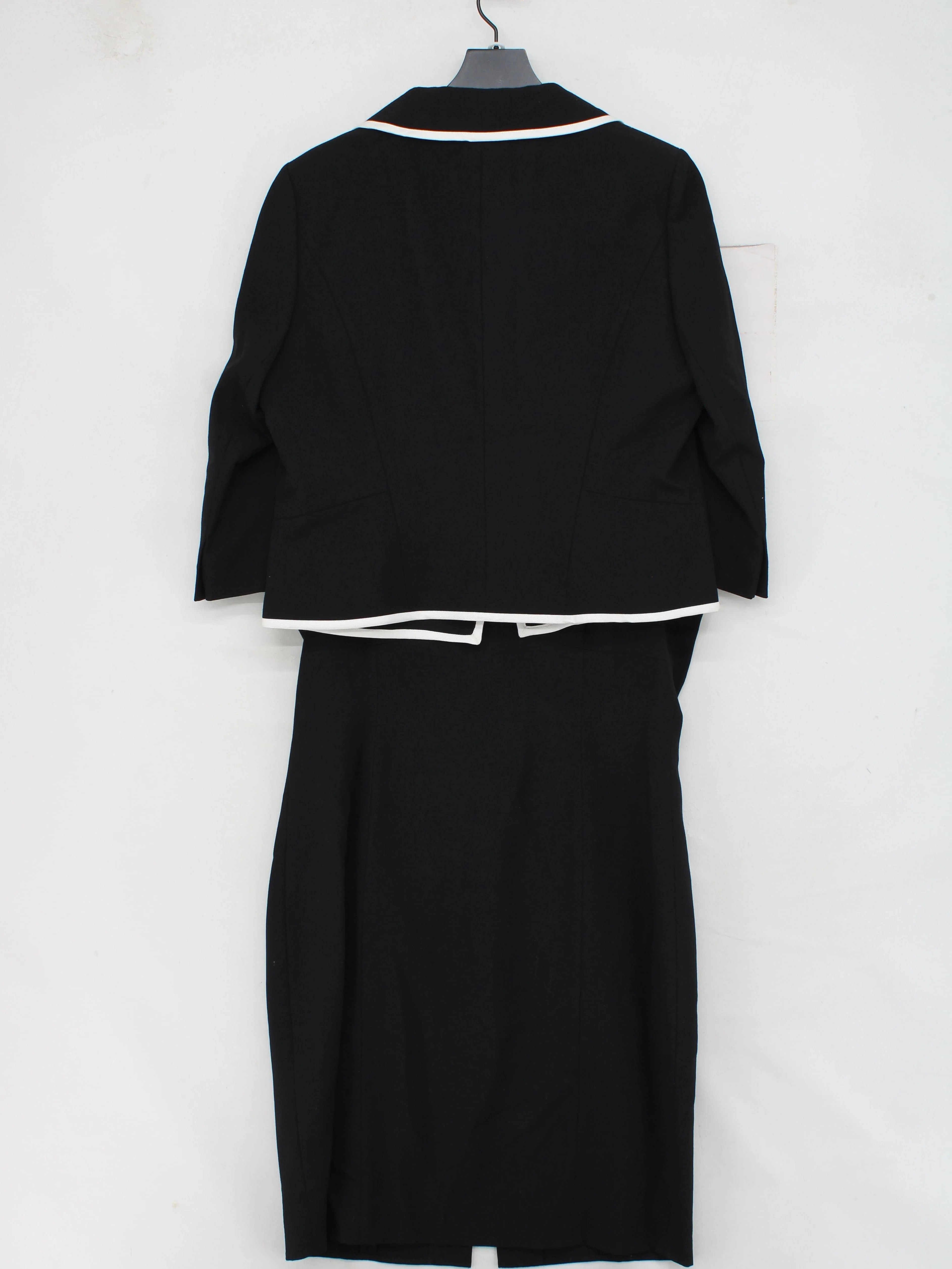 Hobbs Women's Two Piece Suit UK 16 Black Wool with Polyester Dress Suit - Image 2
