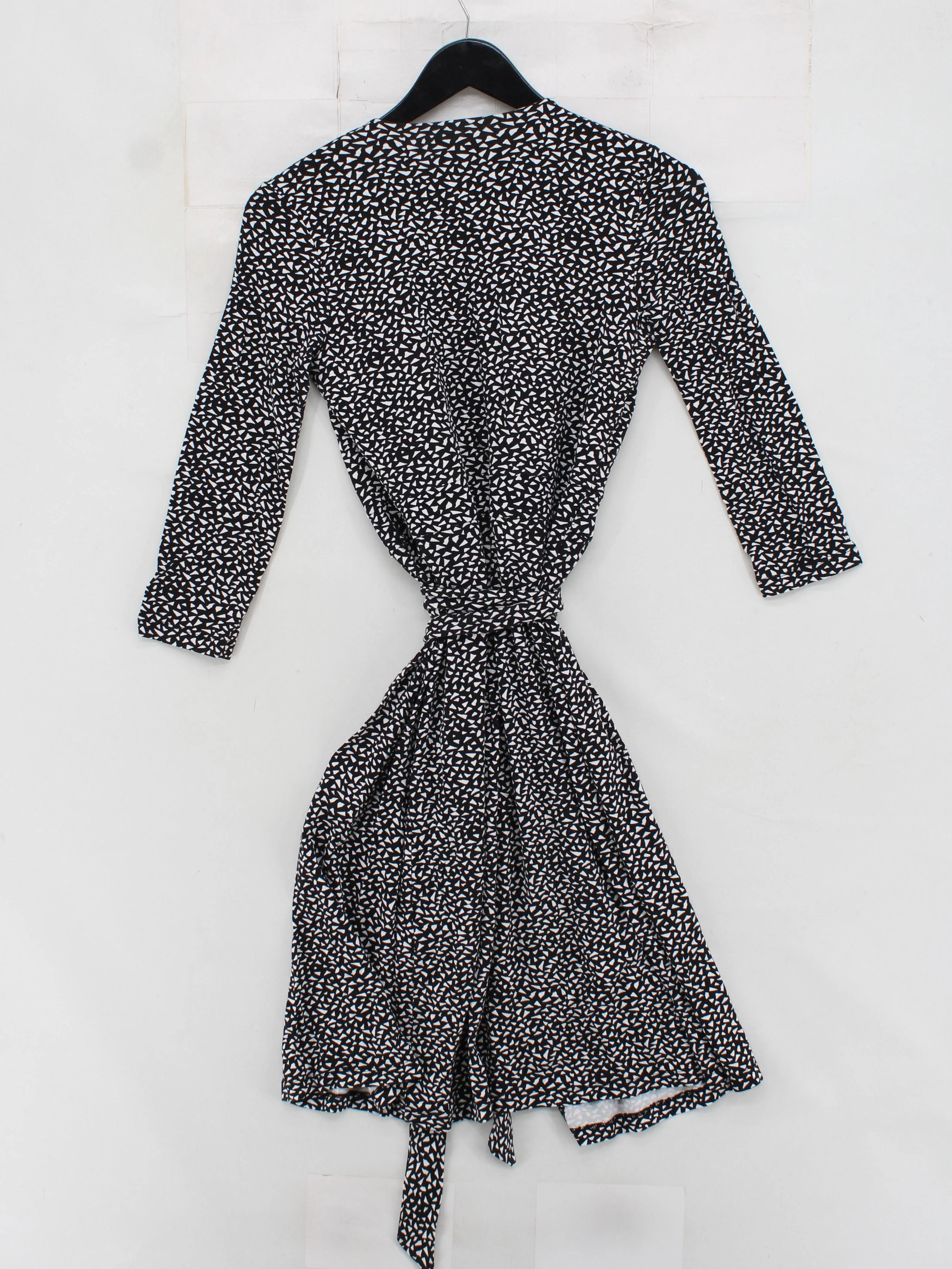 Hobbs Wrap Midi Dress M in Black - Image 2