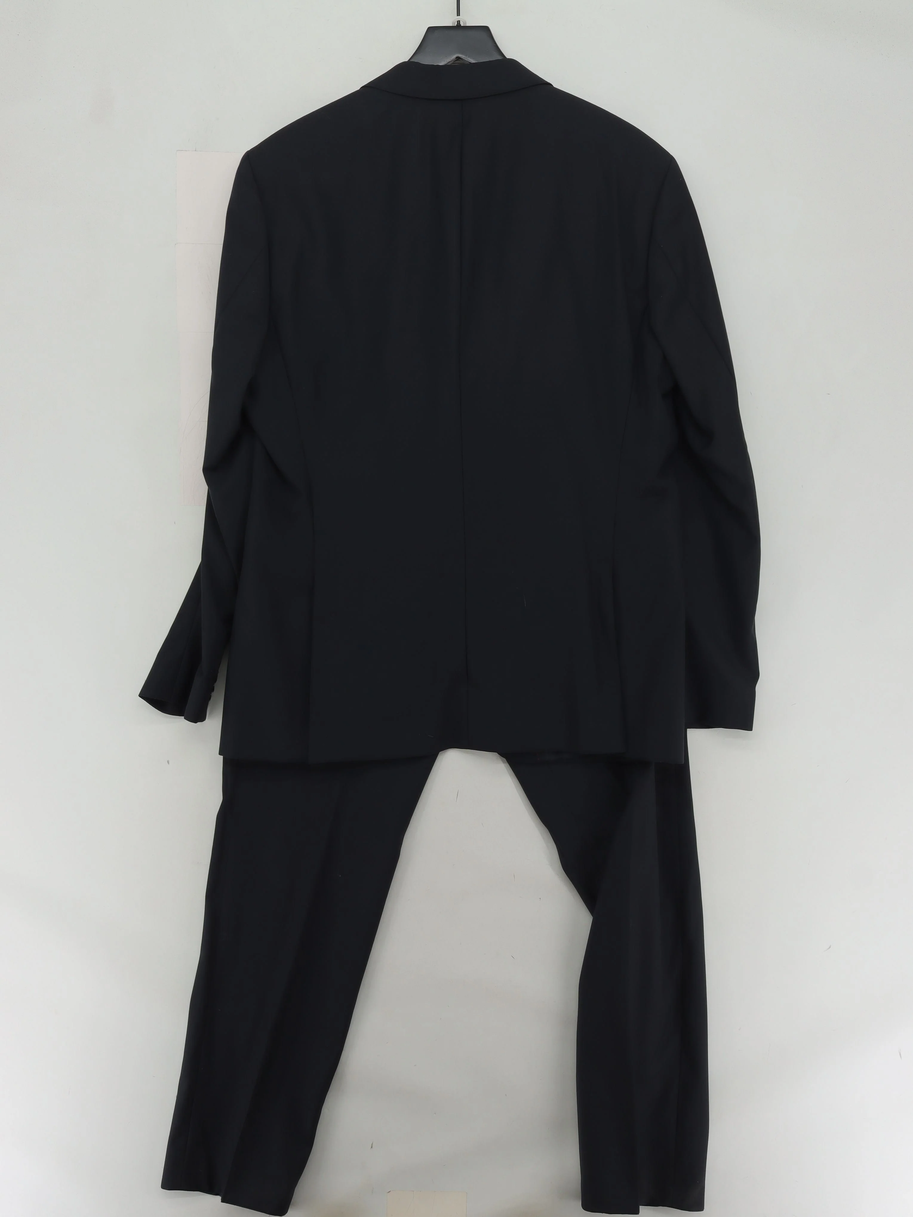 Hugo Boss Men's Two Piece Suit Chest: 48 in Black Wool - Image 2